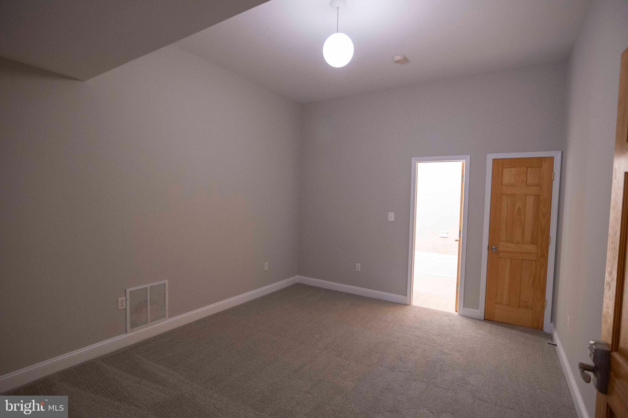 THUNDERBIRD FARM - Residential