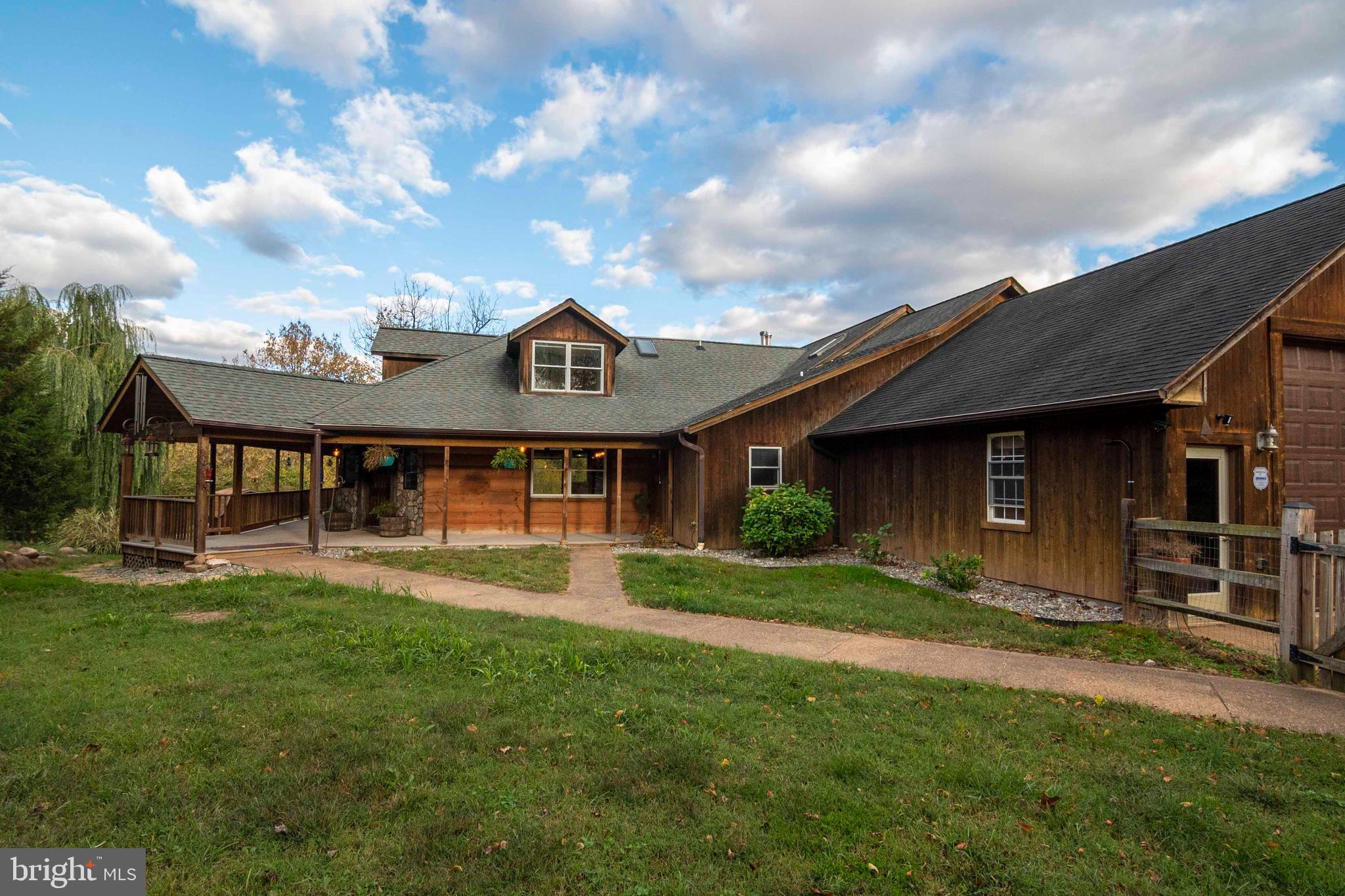 THUNDERBIRD FARM - Residential