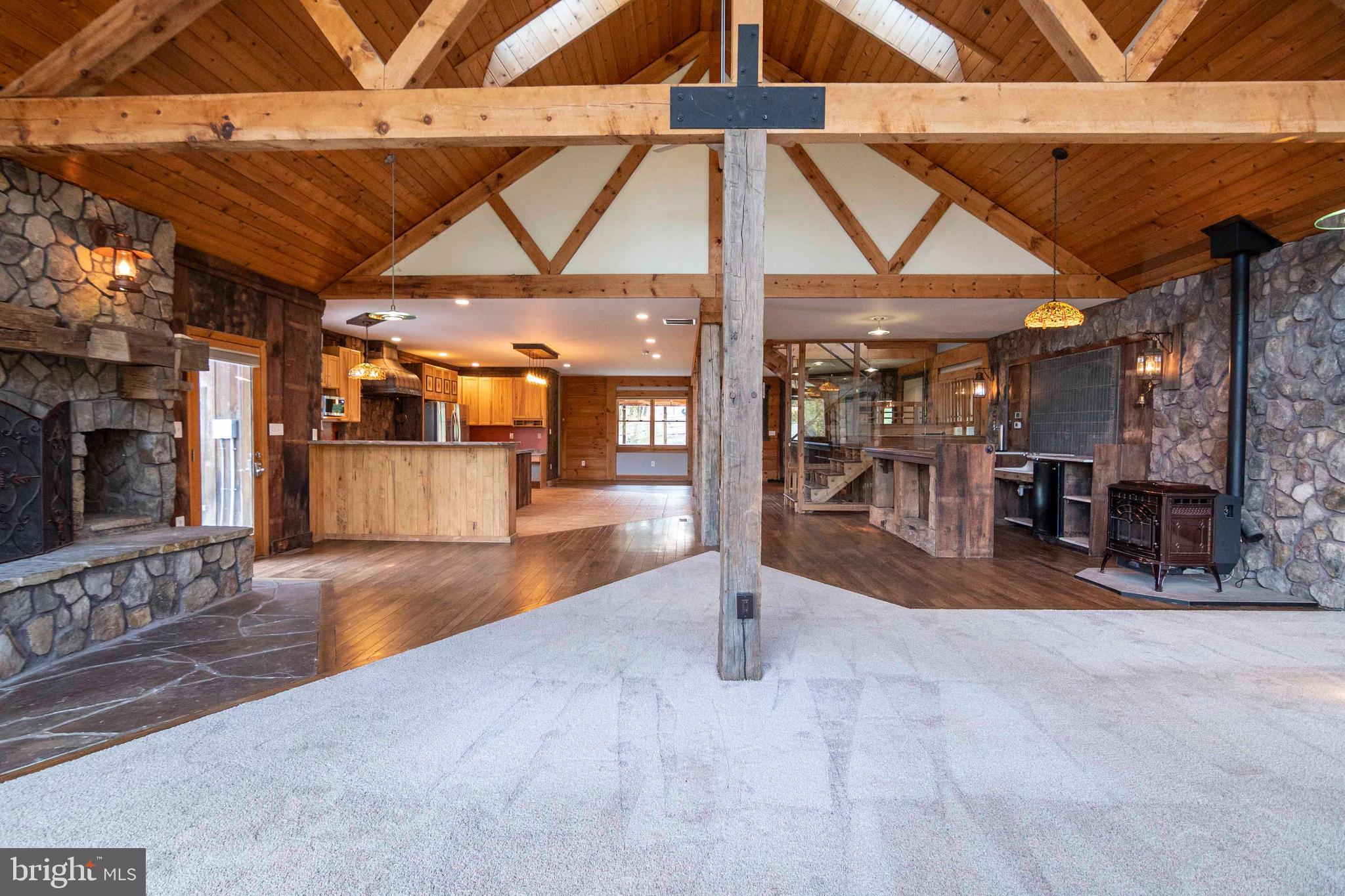 THUNDERBIRD FARM - Residential