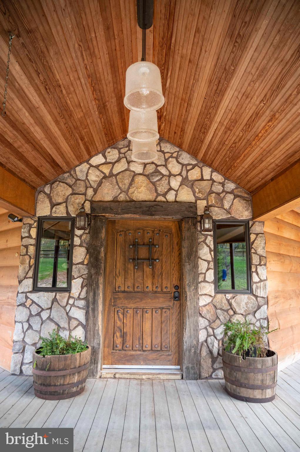 THUNDERBIRD FARM - Residential