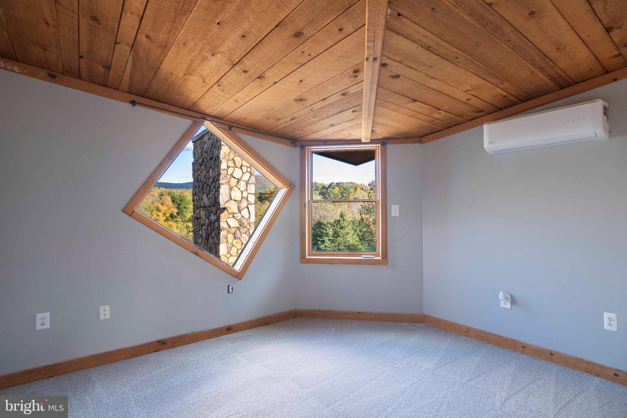 THUNDERBIRD FARM - Residential