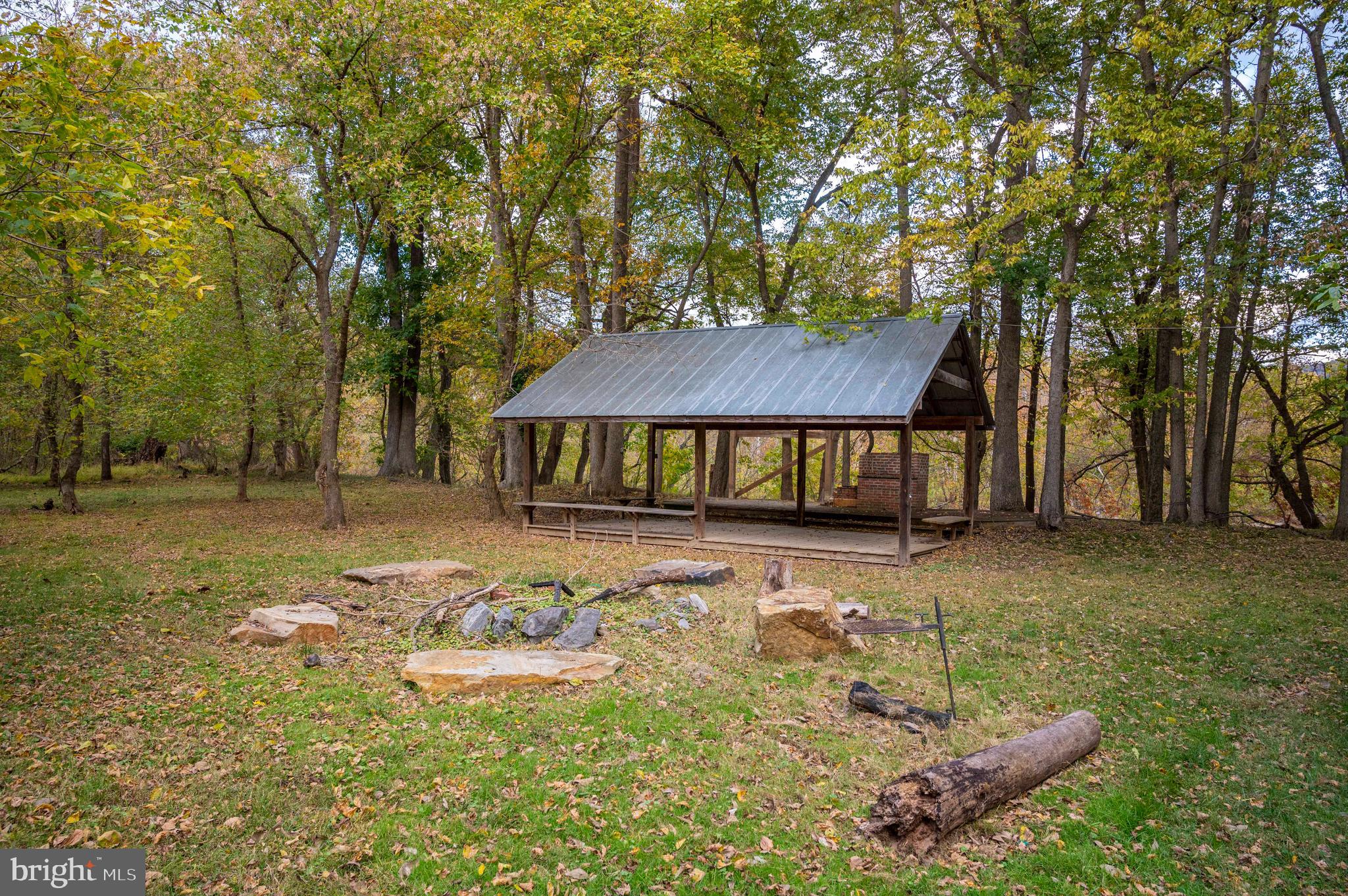 THUNDERBIRD FARM - Residential
