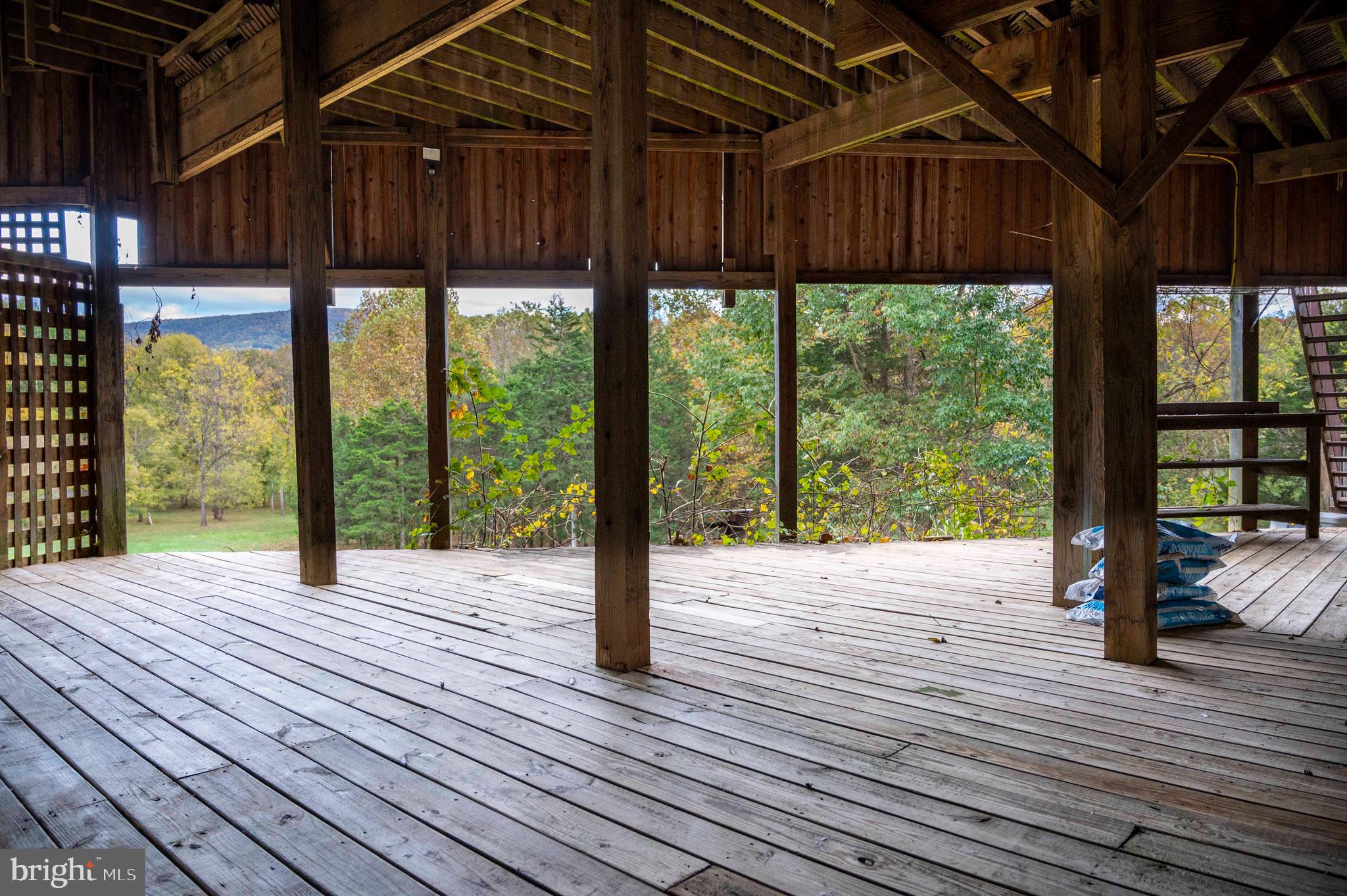THUNDERBIRD FARM - Residential