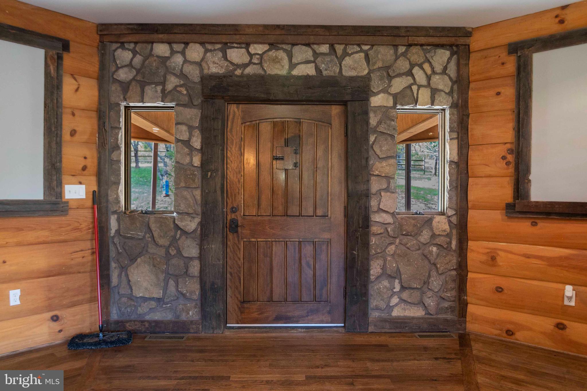 THUNDERBIRD FARM - Residential