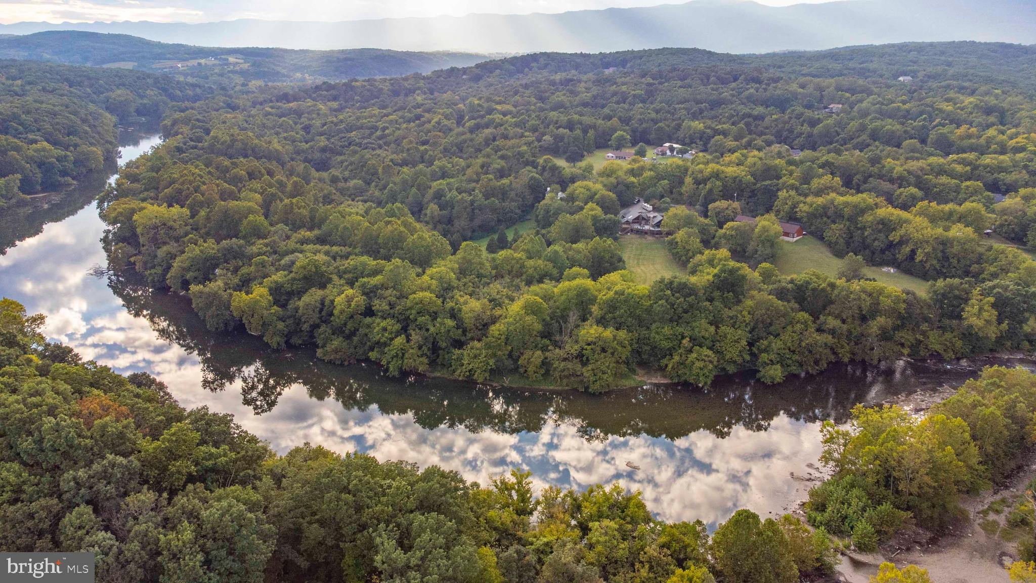 THUNDERBIRD FARM - Residential