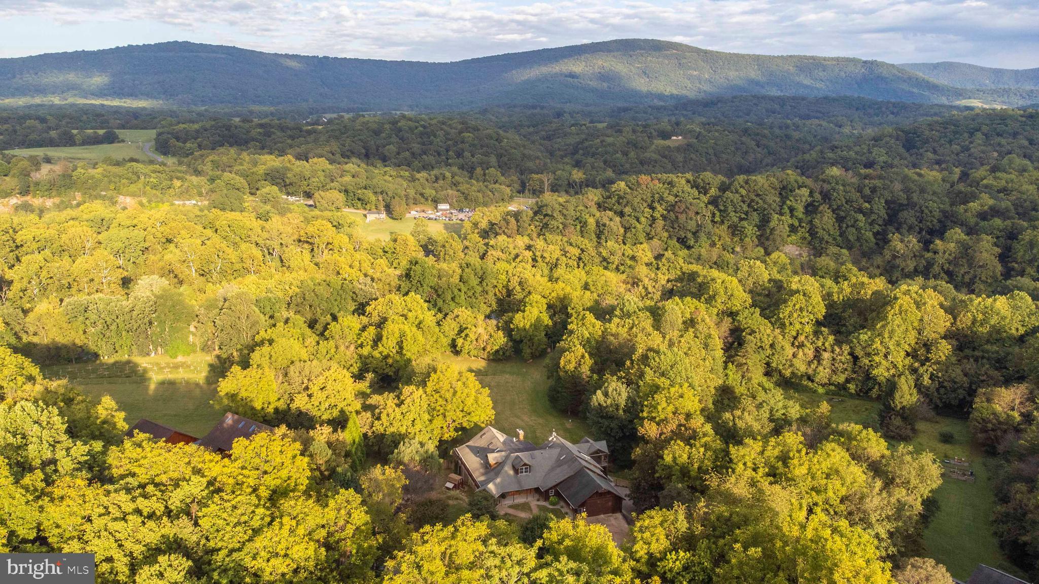THUNDERBIRD FARM - Residential