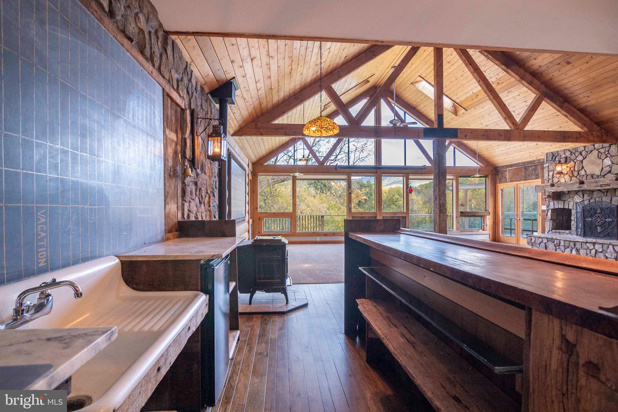 THUNDERBIRD FARM - Residential