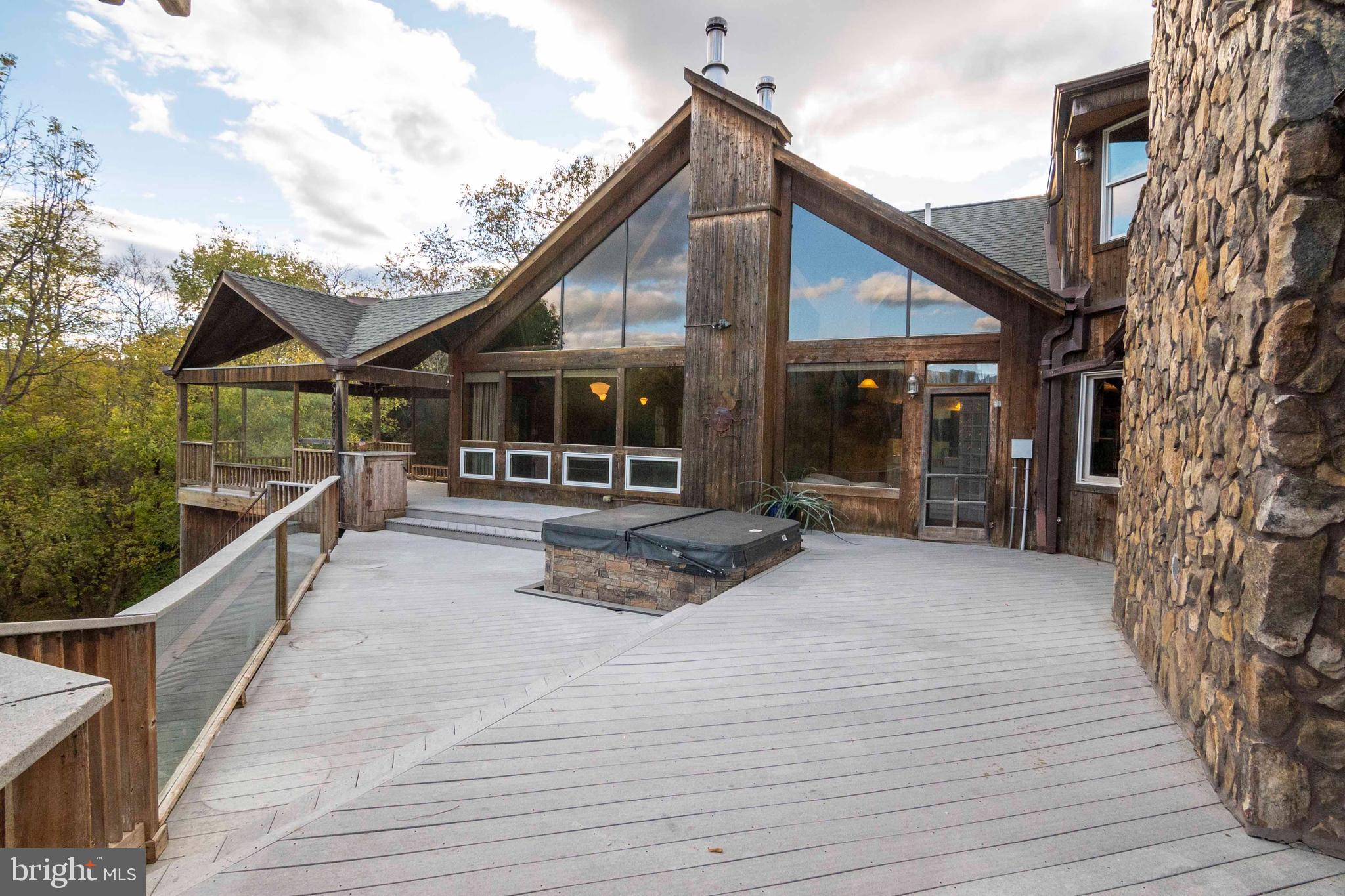 THUNDERBIRD FARM - Residential