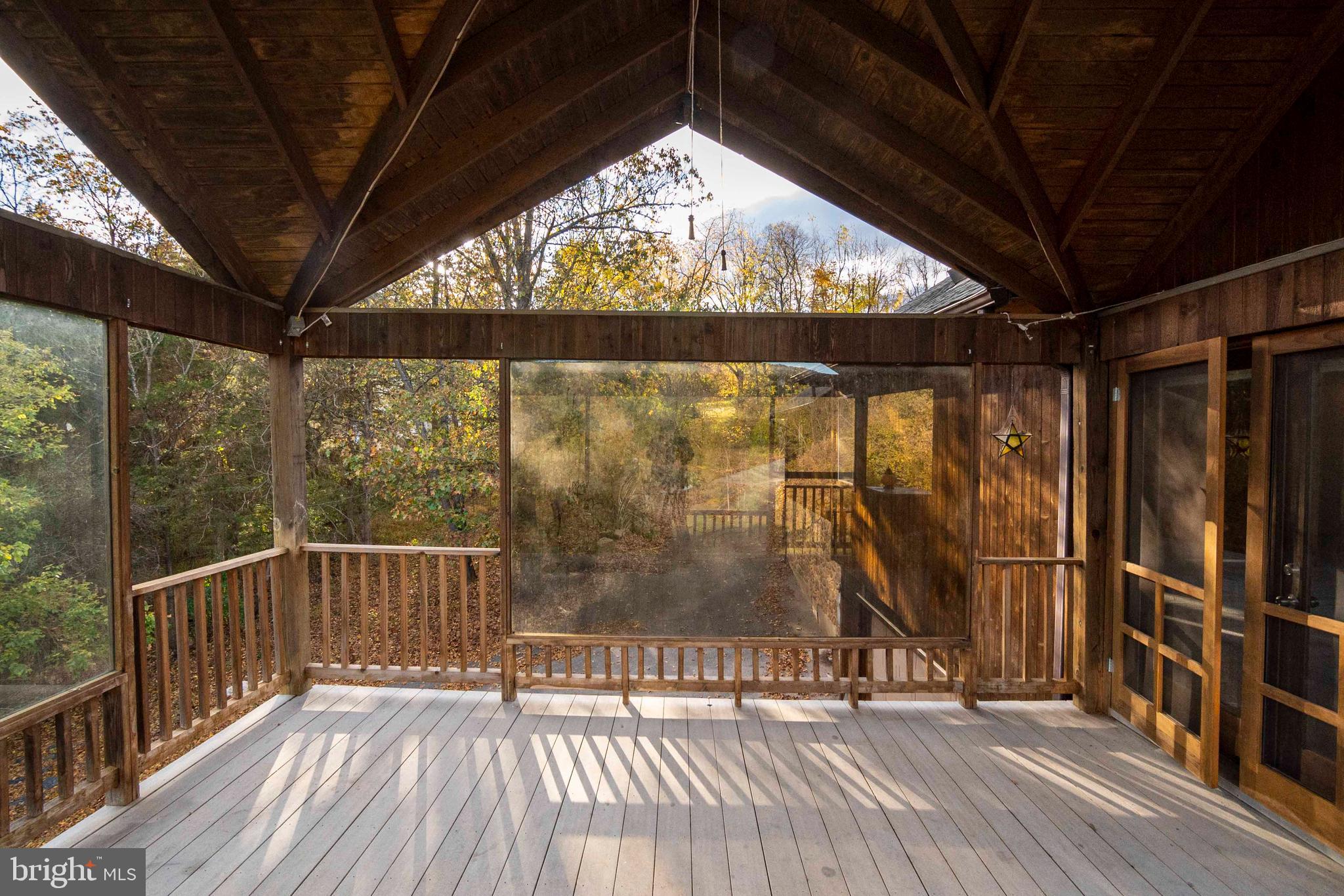 THUNDERBIRD FARM - Residential