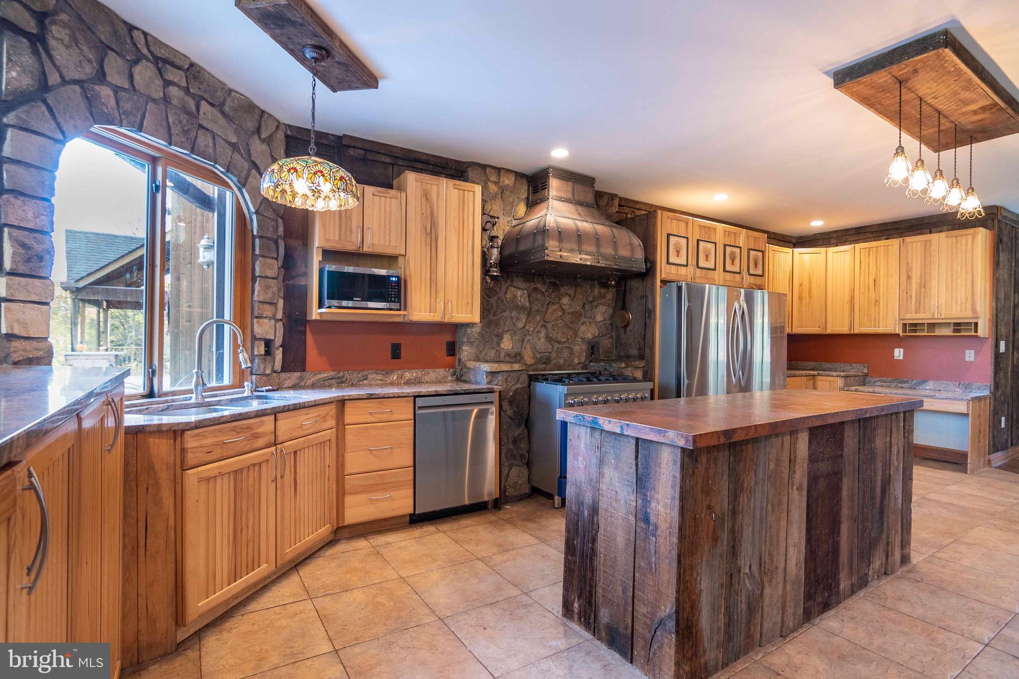 THUNDERBIRD FARM - Residential