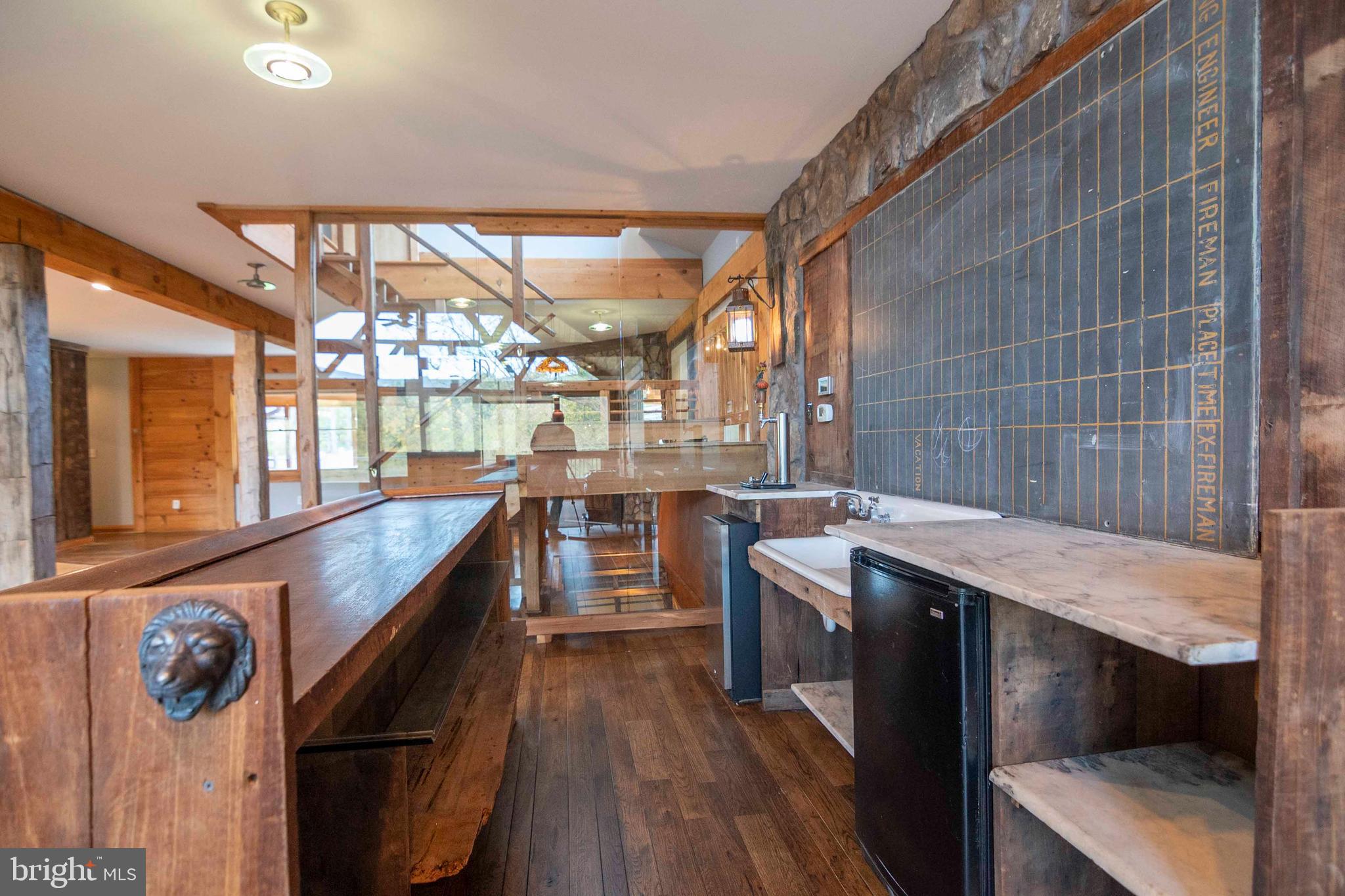 THUNDERBIRD FARM - Residential