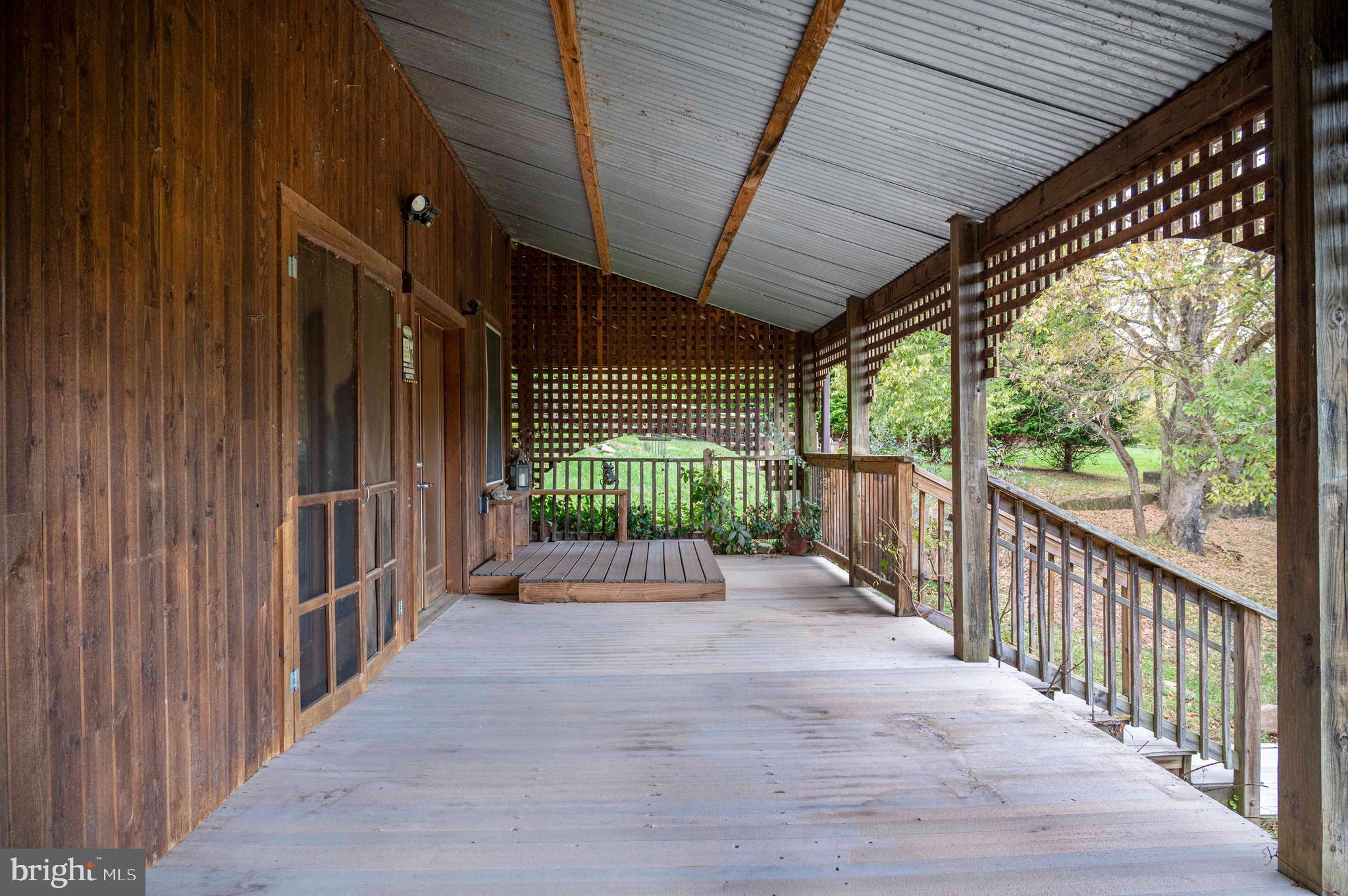 THUNDERBIRD FARM - Residential