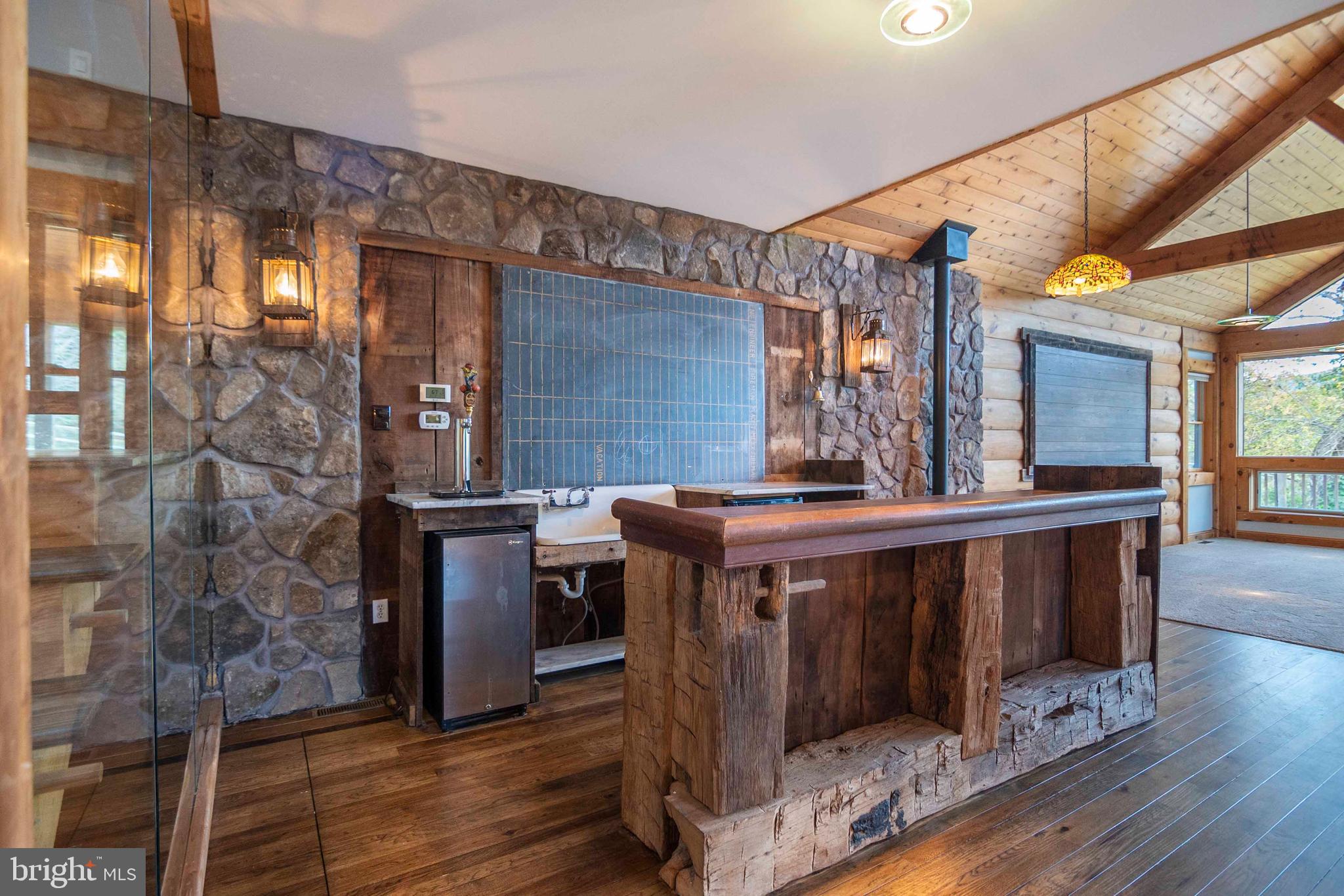 THUNDERBIRD FARM - Residential