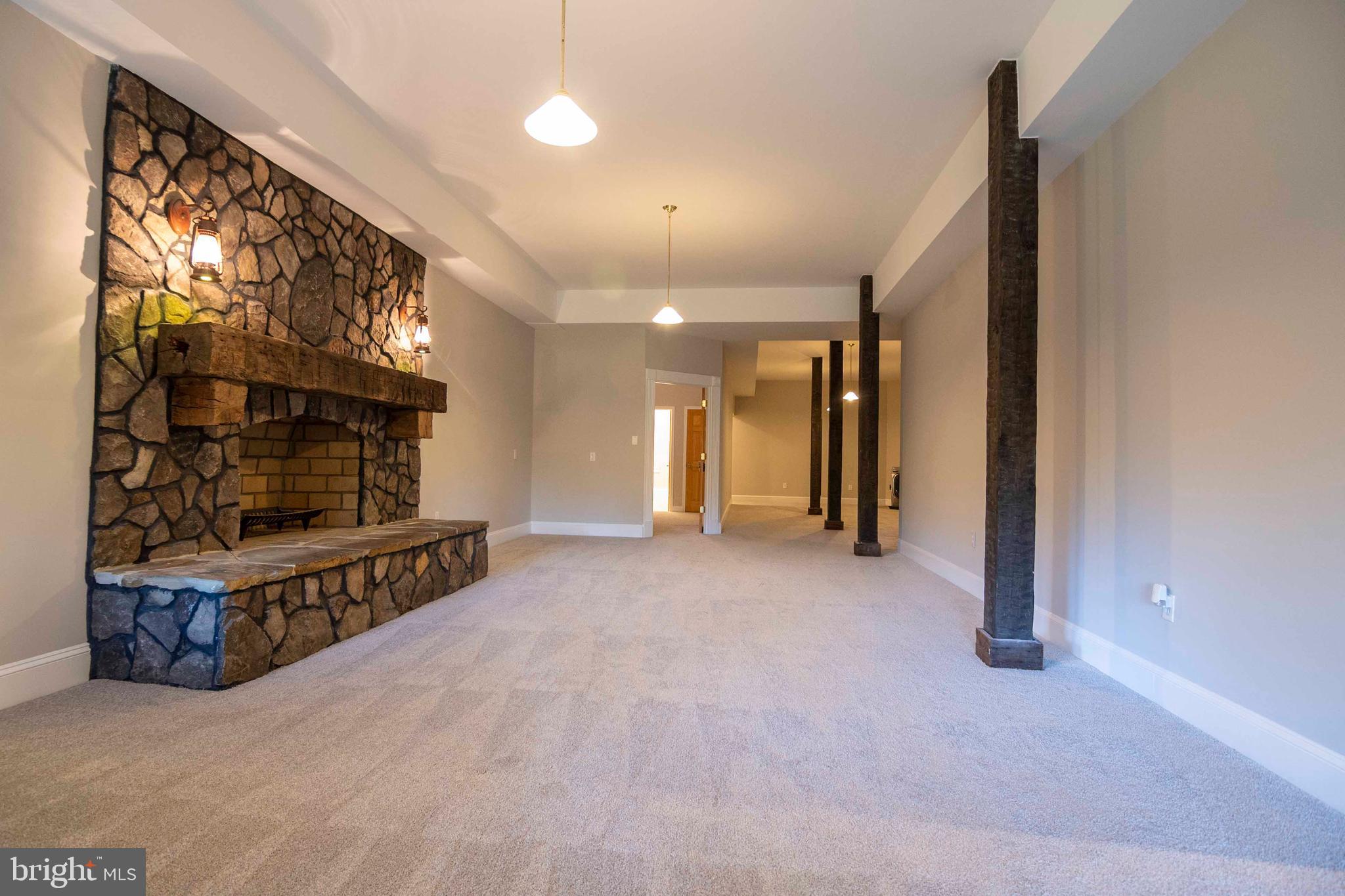 THUNDERBIRD FARM - Residential