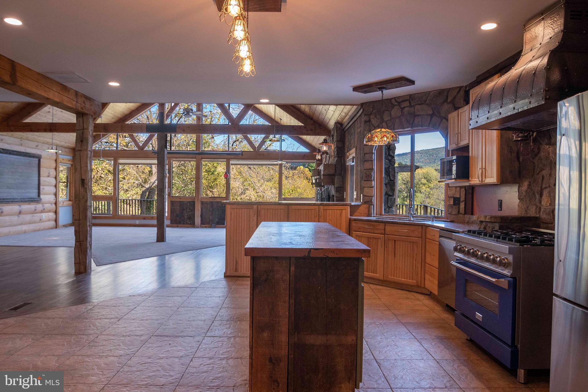 THUNDERBIRD FARM - Residential