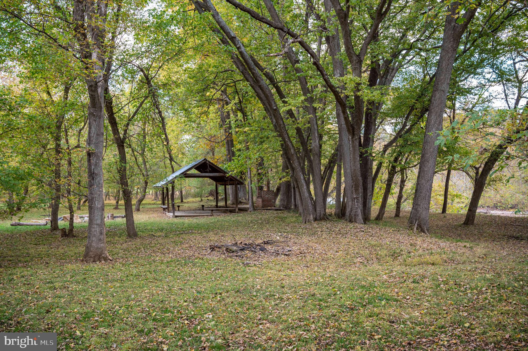 THUNDERBIRD FARM - Residential