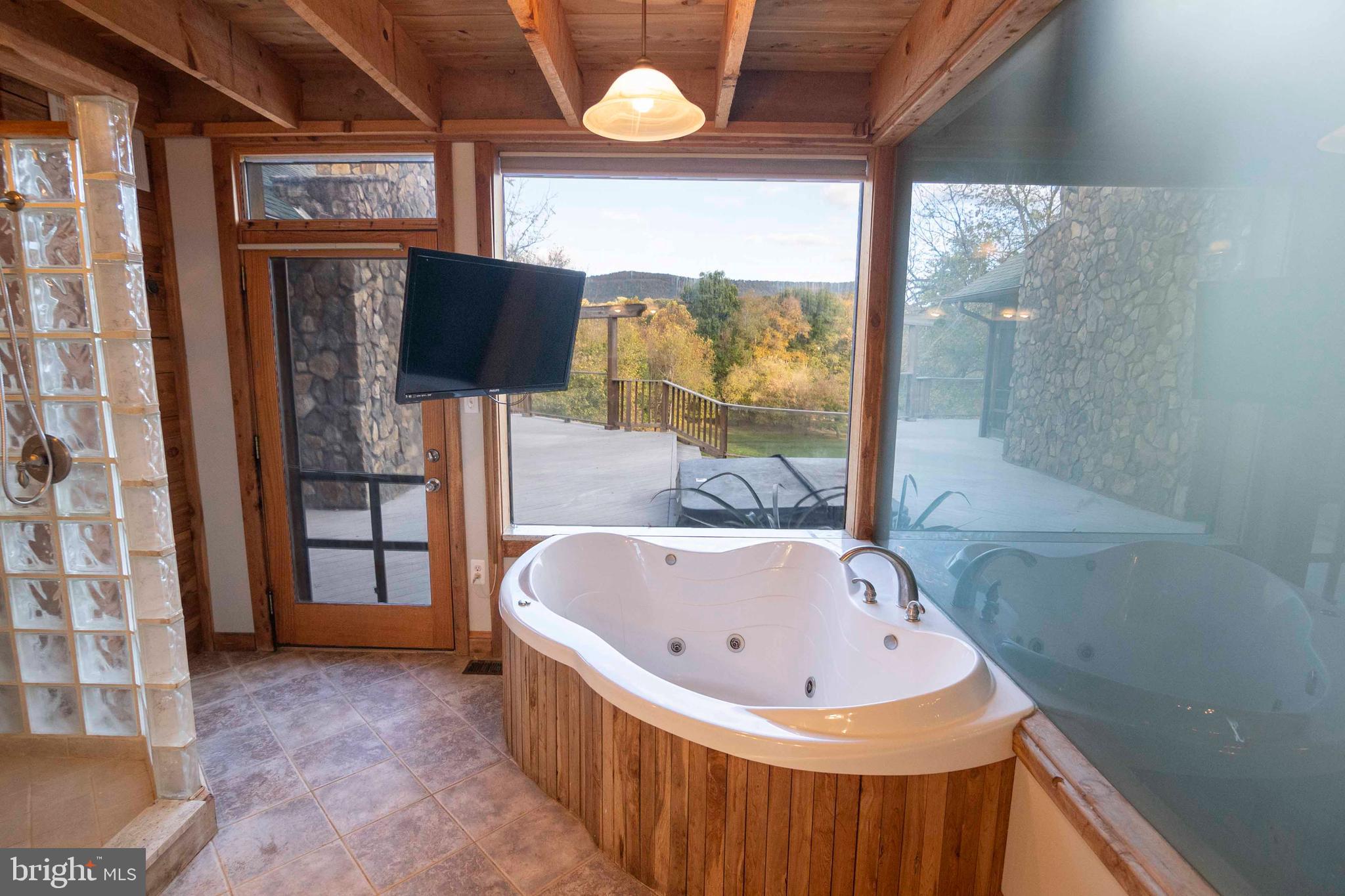 THUNDERBIRD FARM - Residential