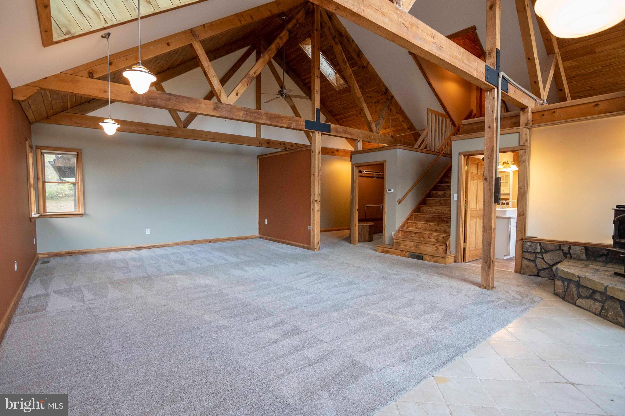 THUNDERBIRD FARM - Residential