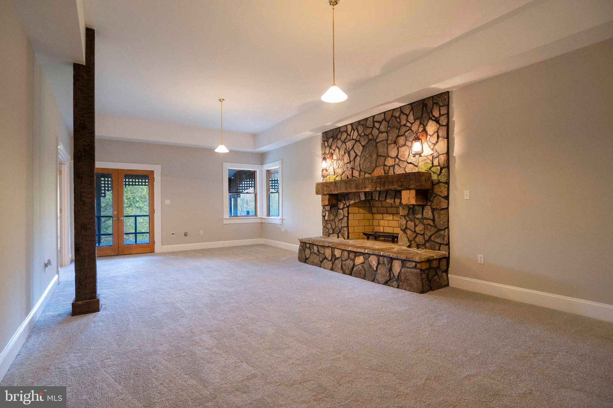 THUNDERBIRD FARM - Residential