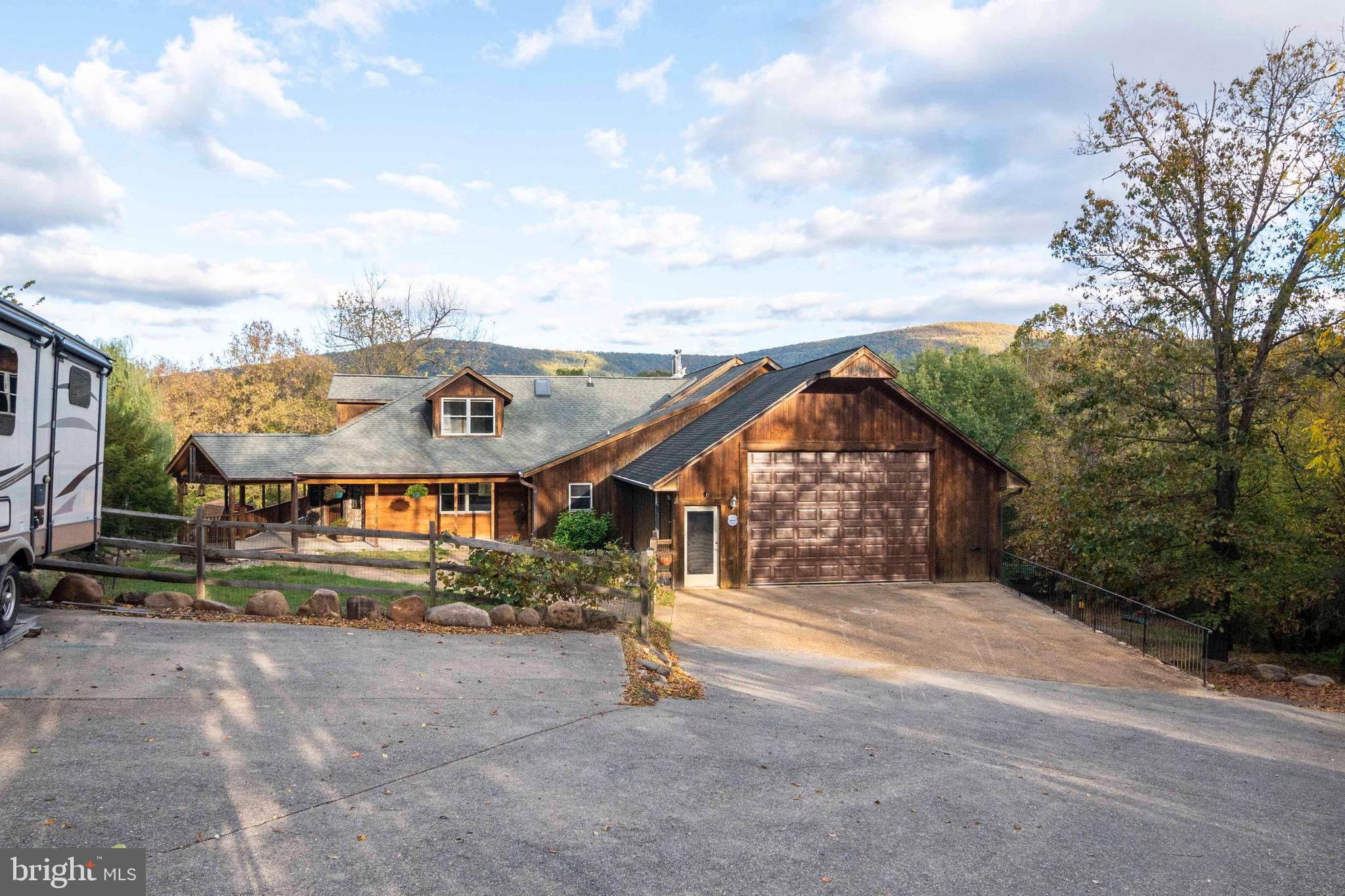 THUNDERBIRD FARM - Residential