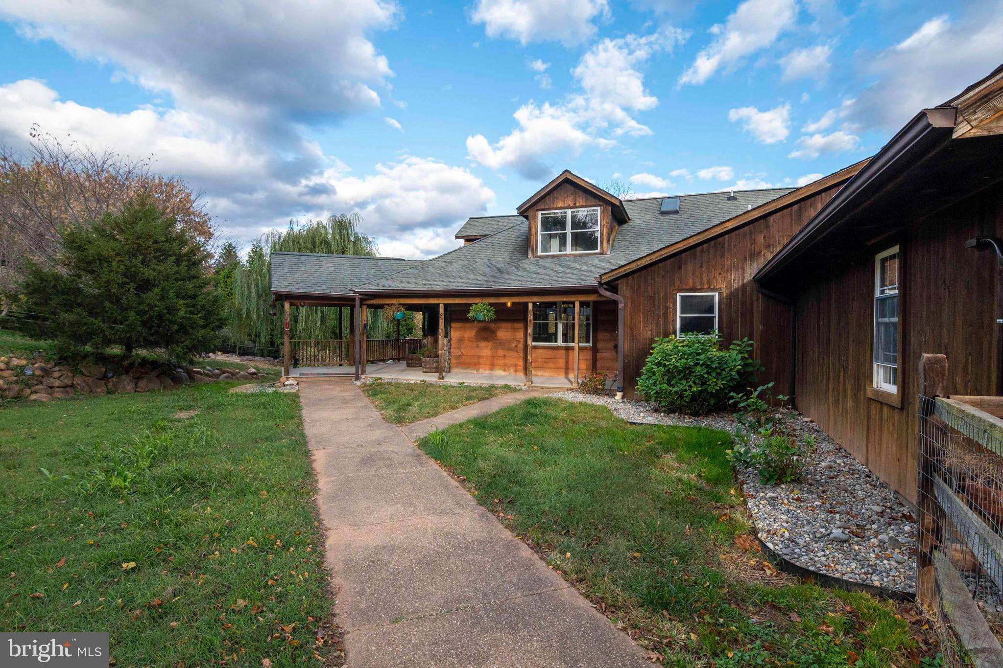 THUNDERBIRD FARM - Residential
