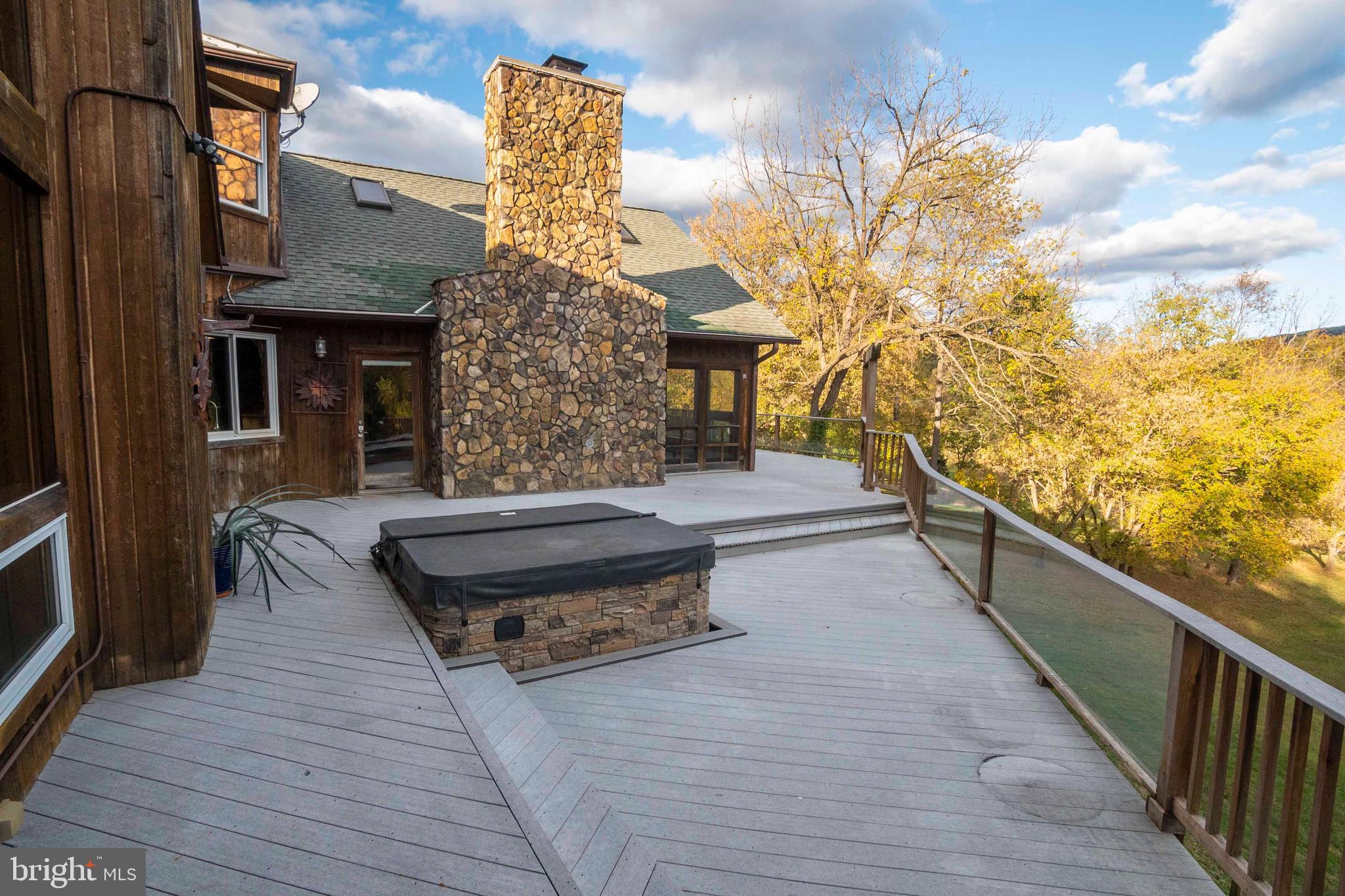 THUNDERBIRD FARM - Residential