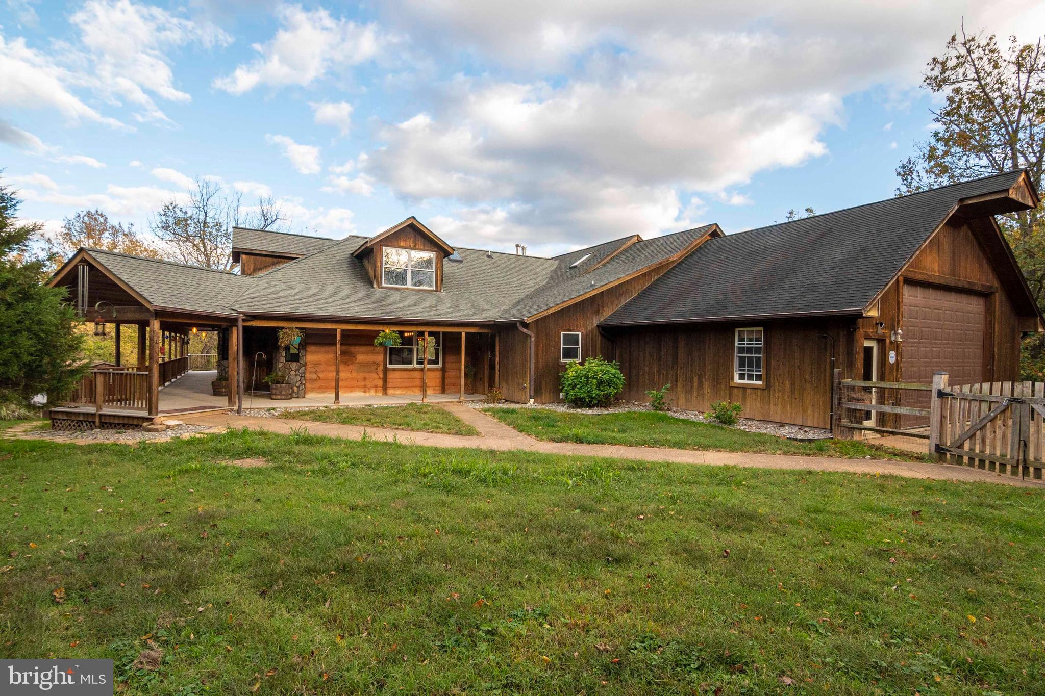 THUNDERBIRD FARM - Residential