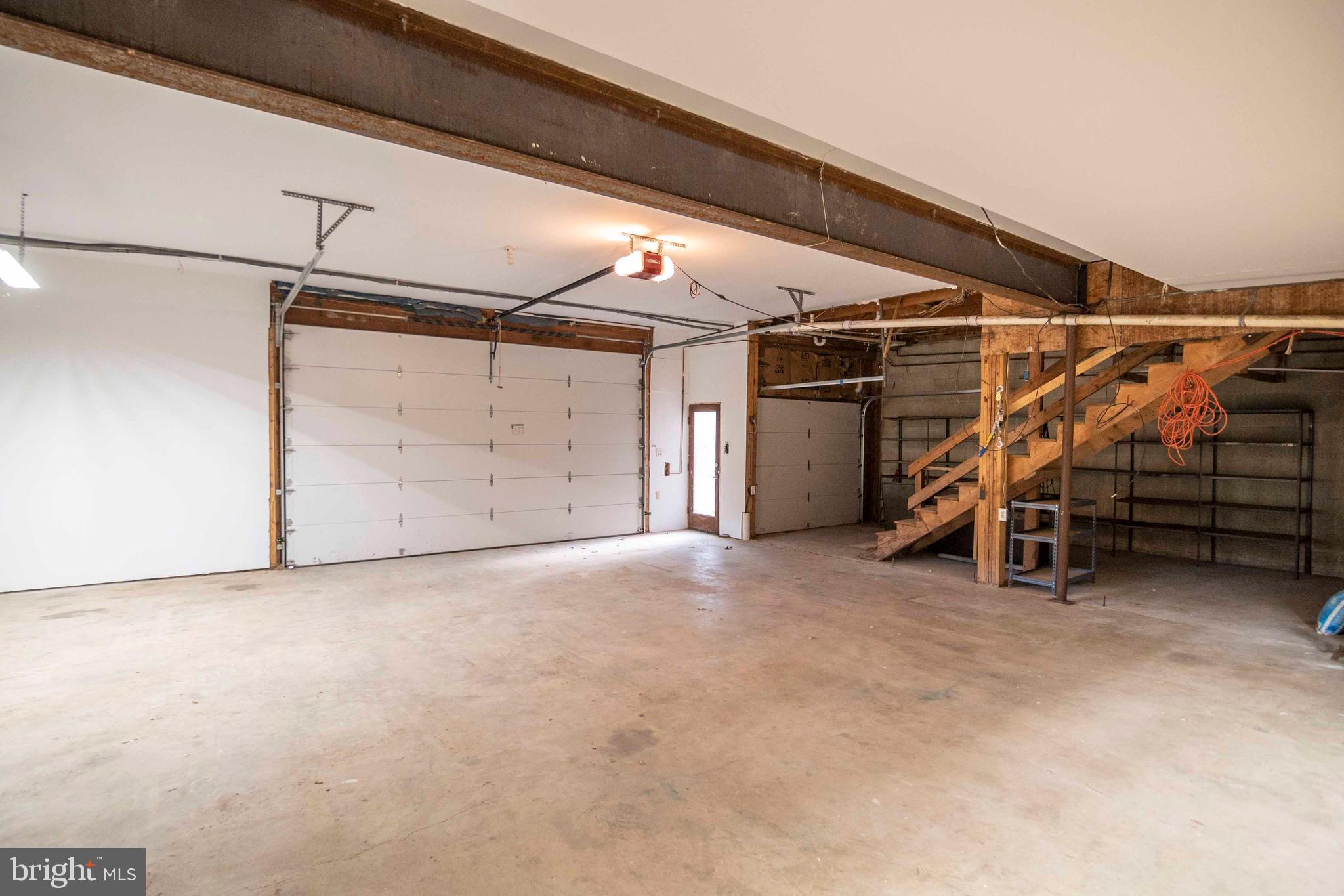 THUNDERBIRD FARM - Residential