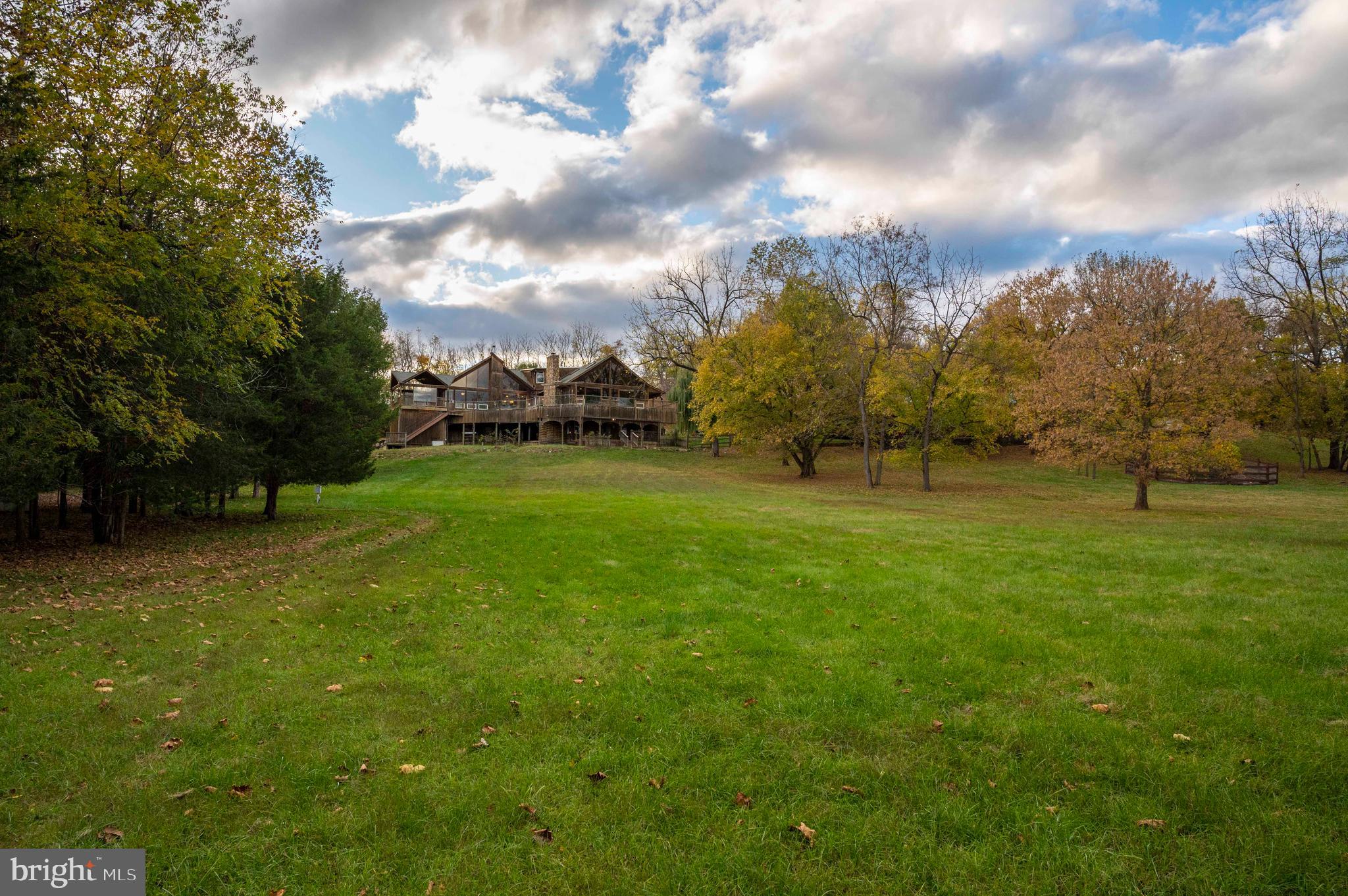 THUNDERBIRD FARM - Residential
