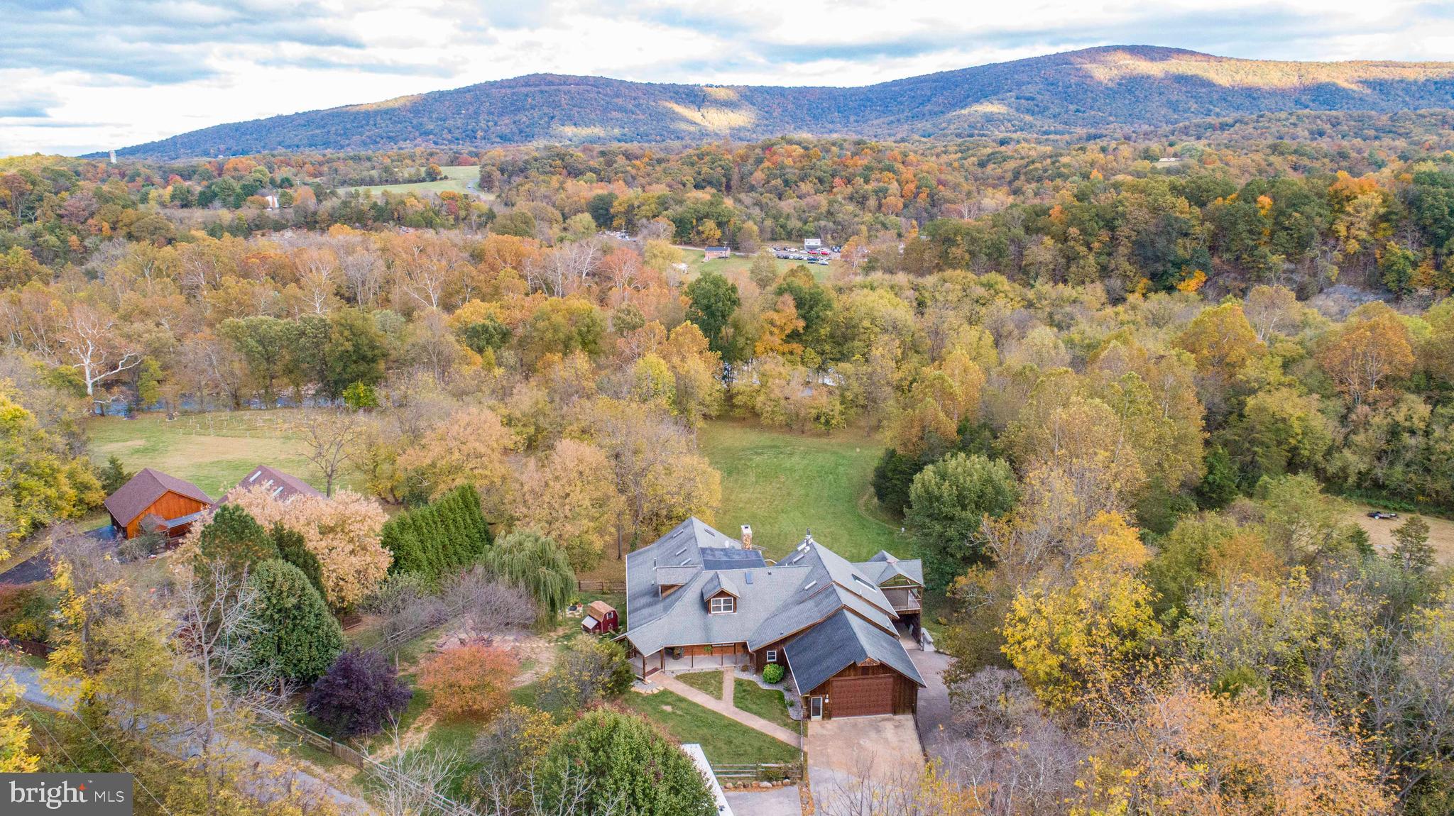 THUNDERBIRD FARM - Residential