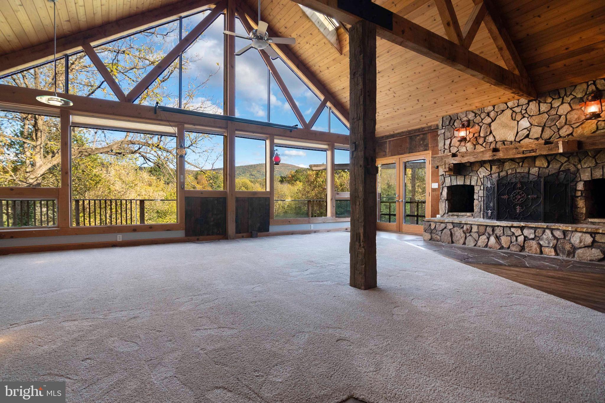 THUNDERBIRD FARM - Residential