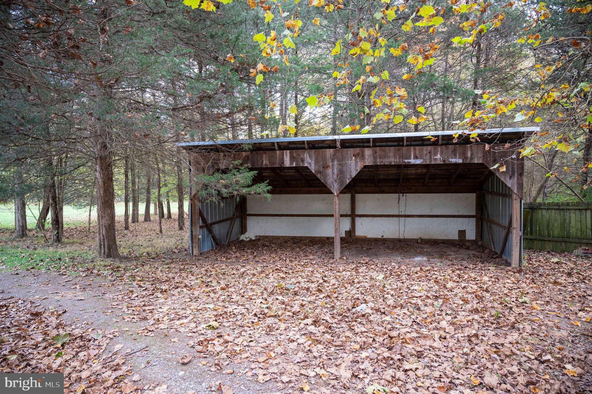 THUNDERBIRD FARM - Residential