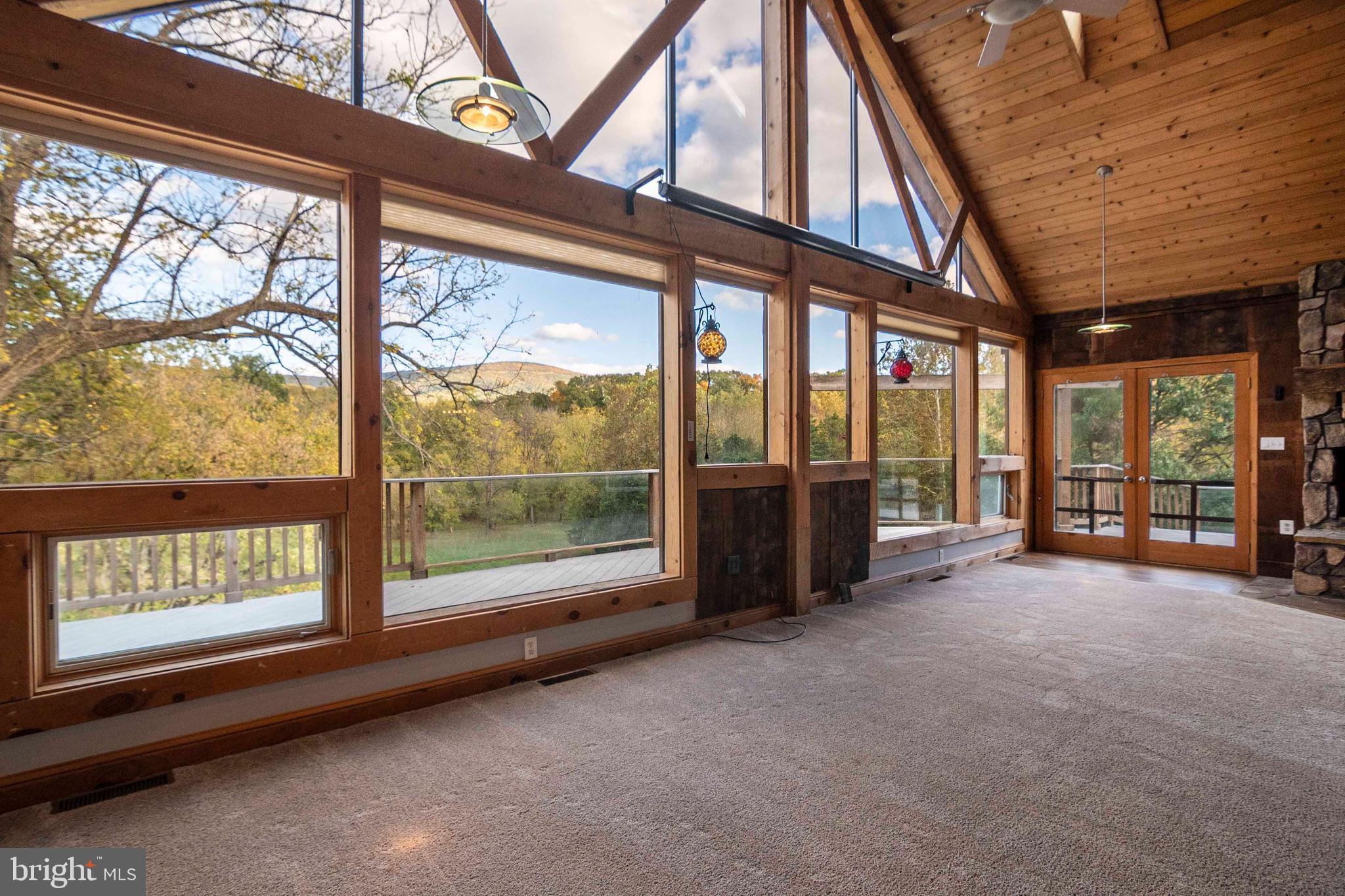 THUNDERBIRD FARM - Residential