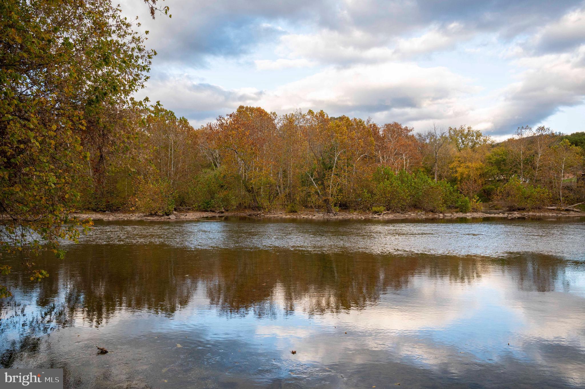 THUNDERBIRD FARM - Residential