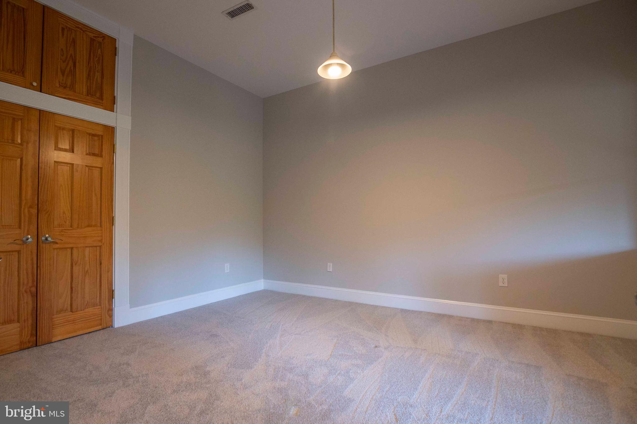 THUNDERBIRD FARM - Residential