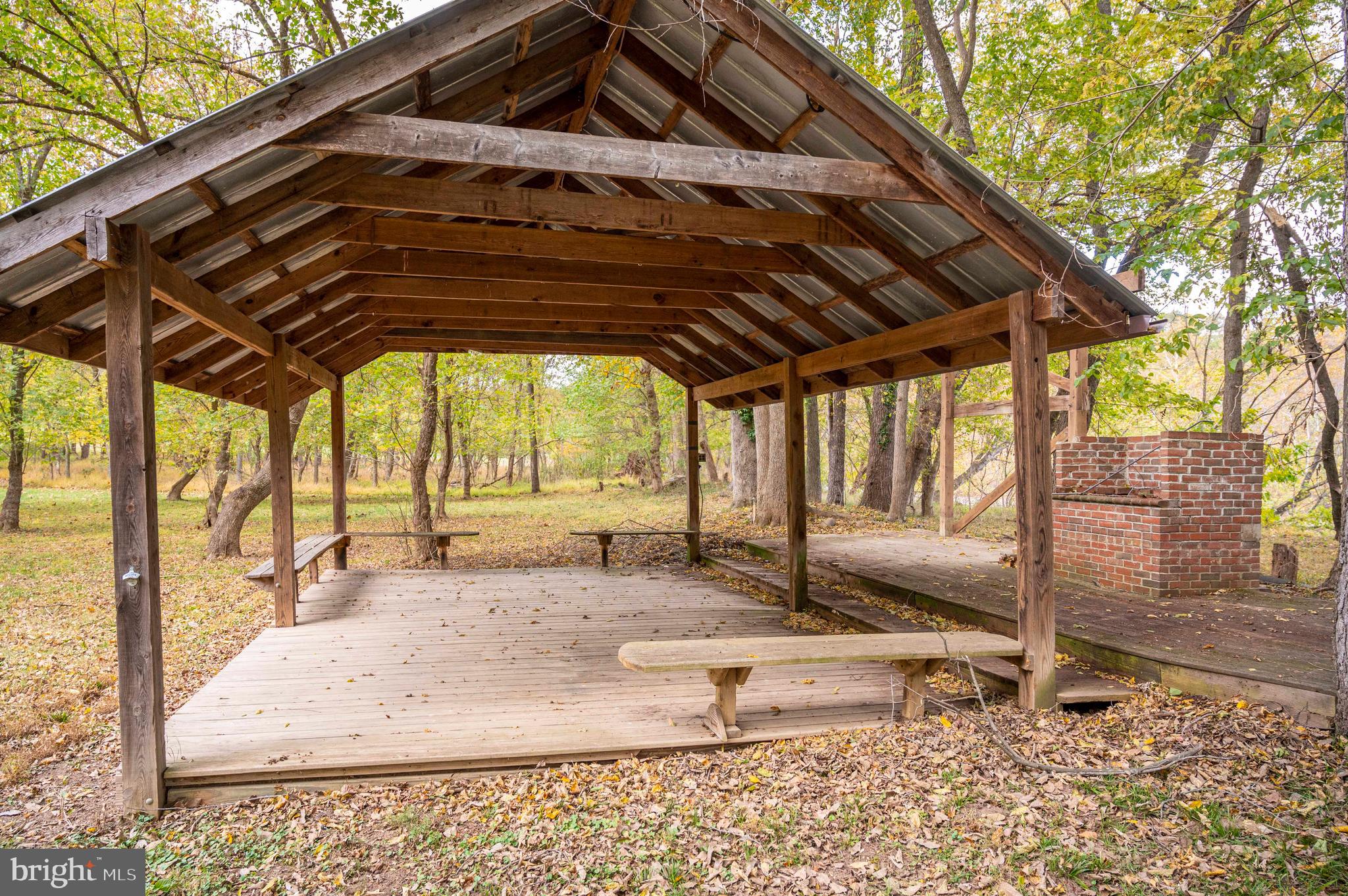THUNDERBIRD FARM - Residential