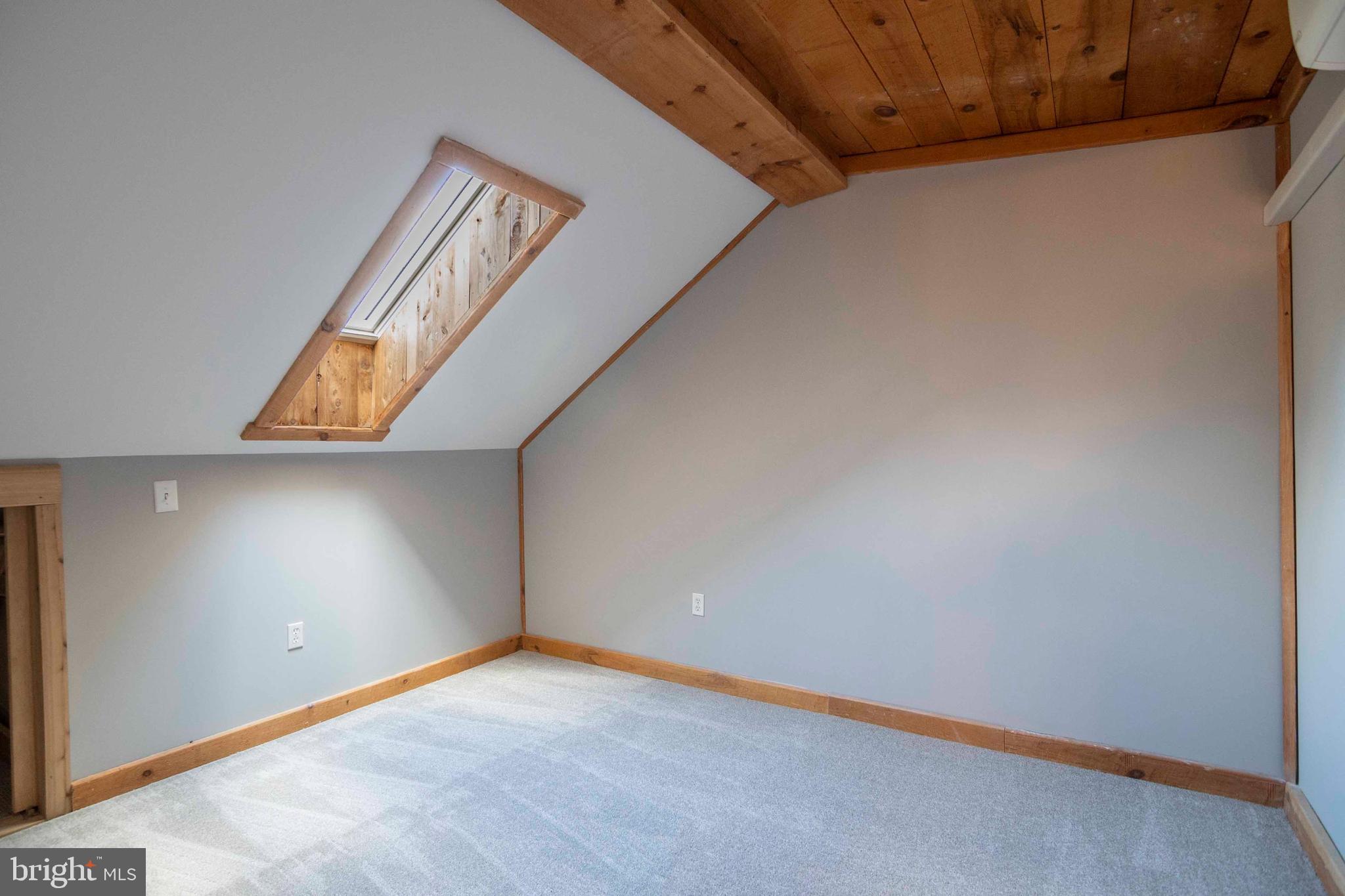 THUNDERBIRD FARM - Residential