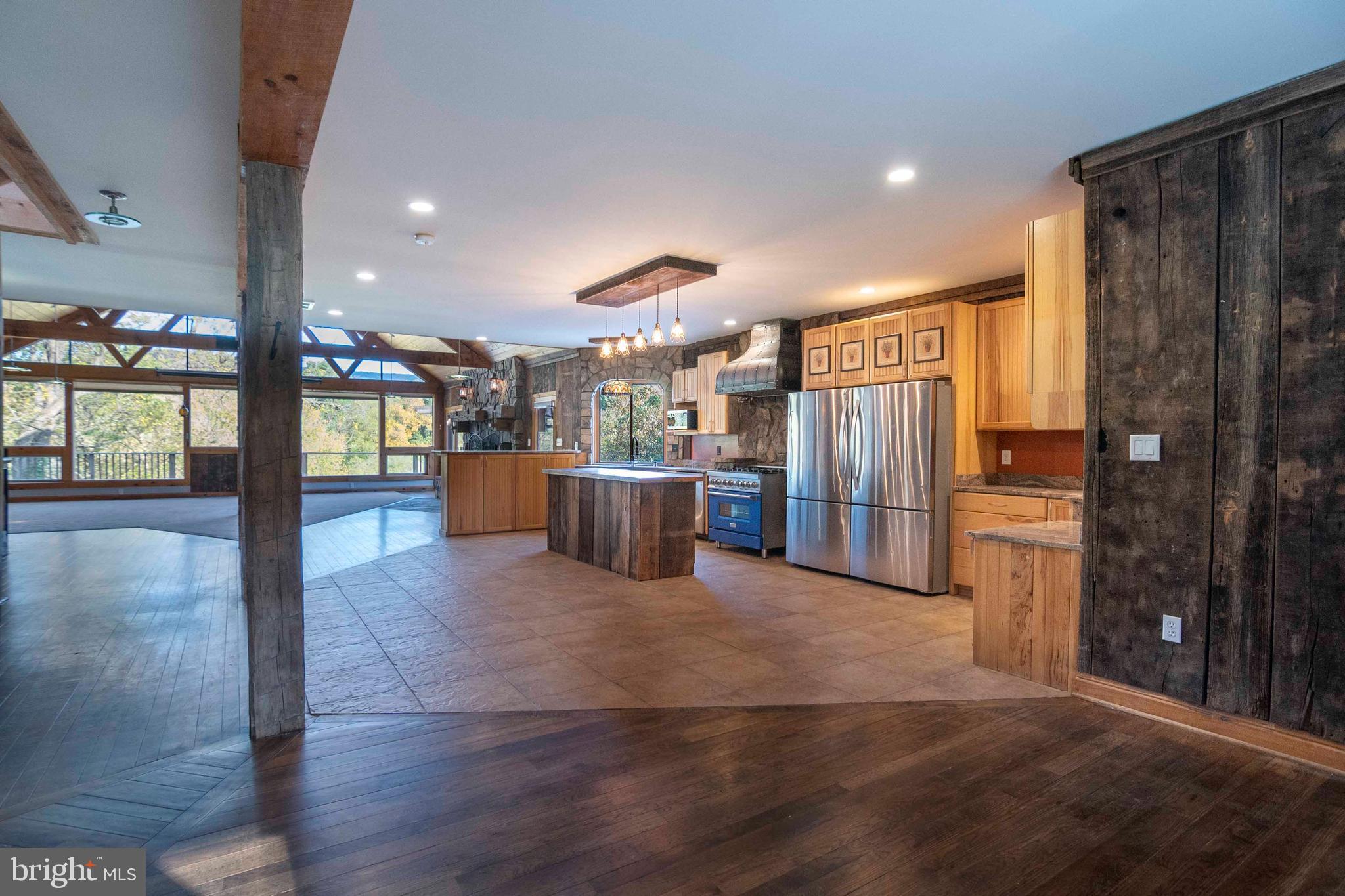 THUNDERBIRD FARM - Residential