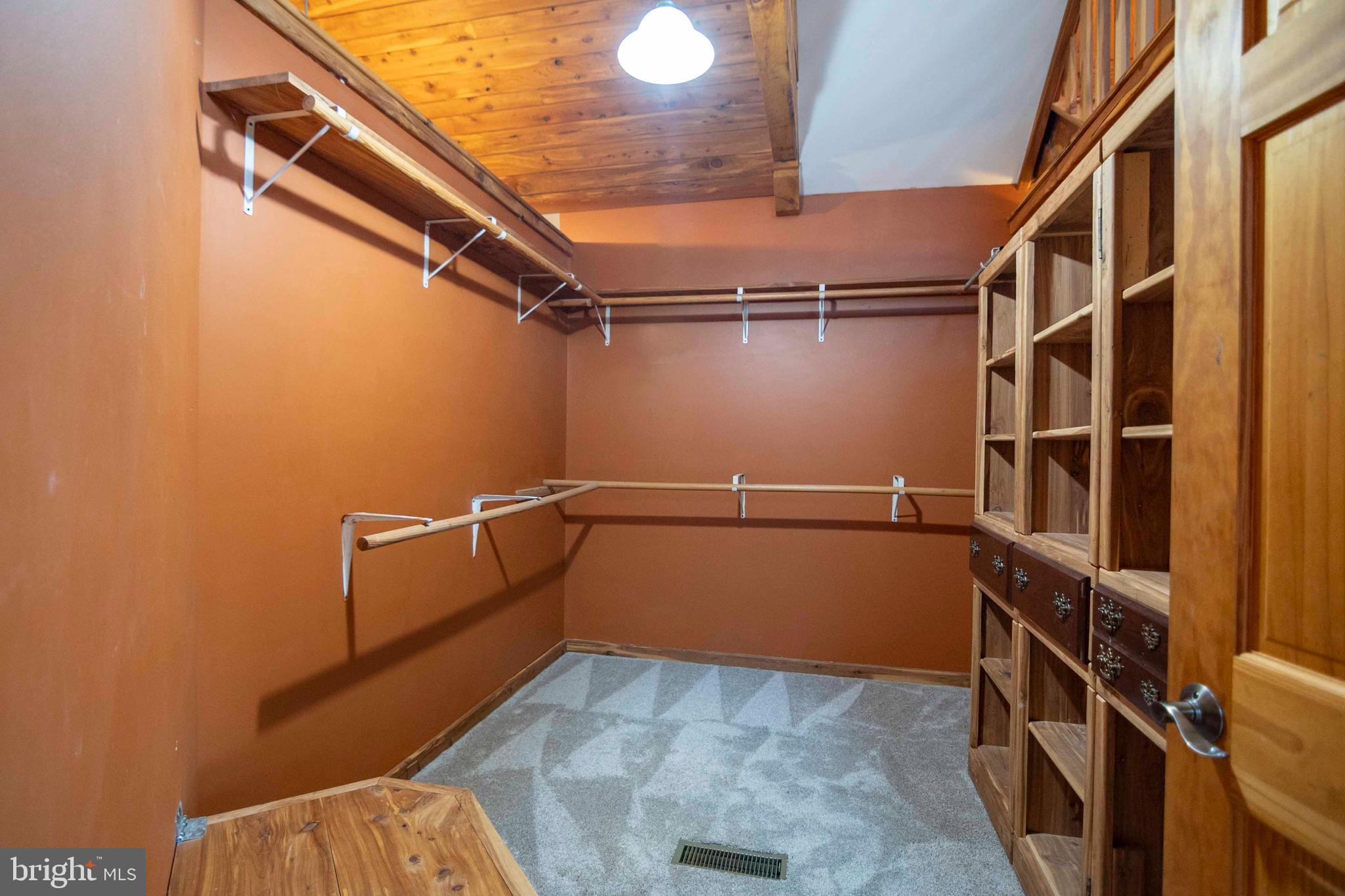 THUNDERBIRD FARM - Residential