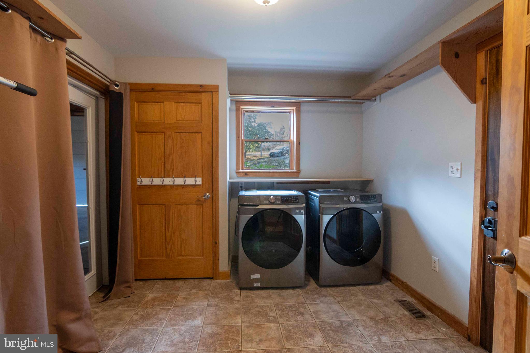 THUNDERBIRD FARM - Residential