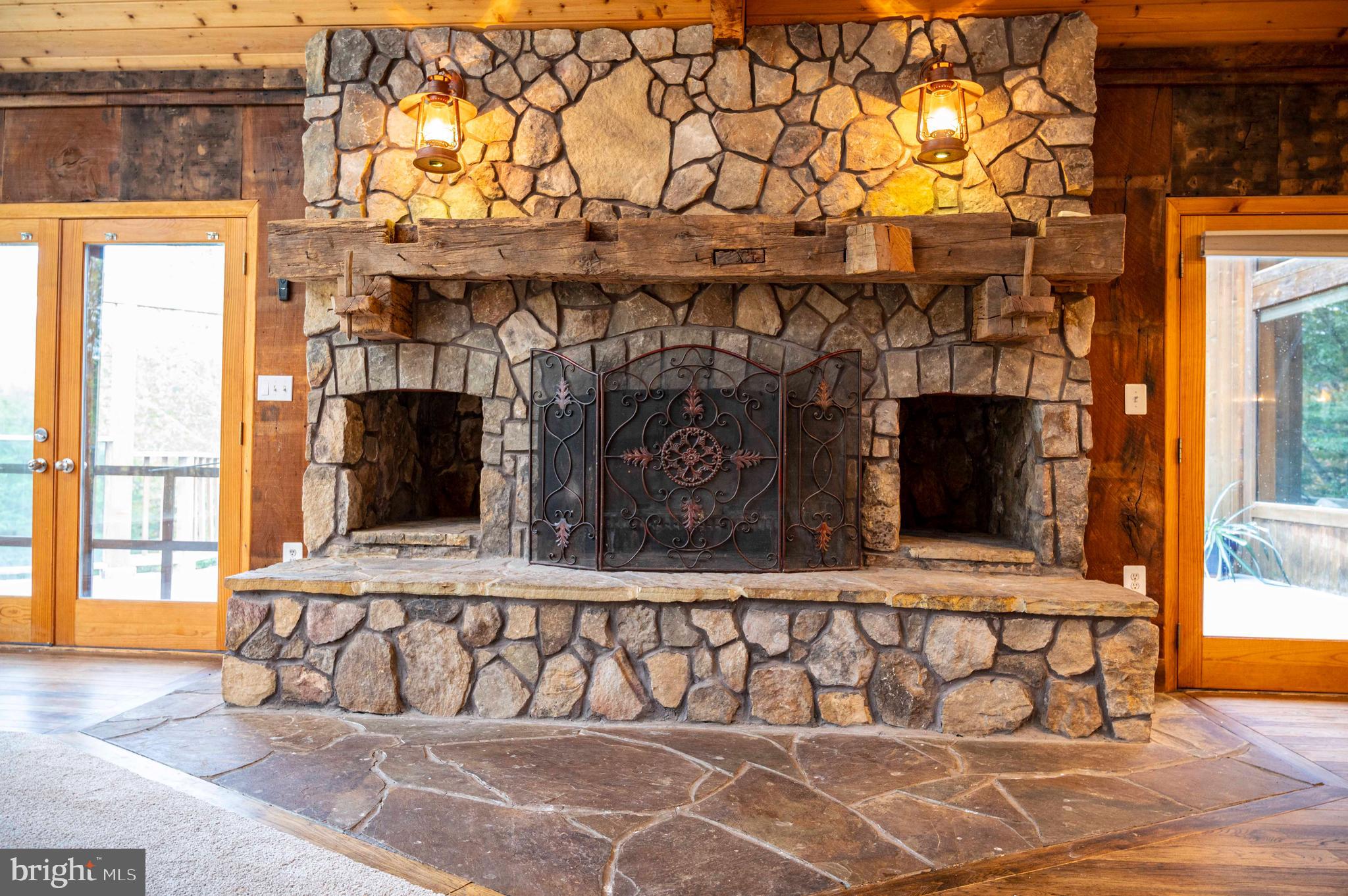 THUNDERBIRD FARM - Residential