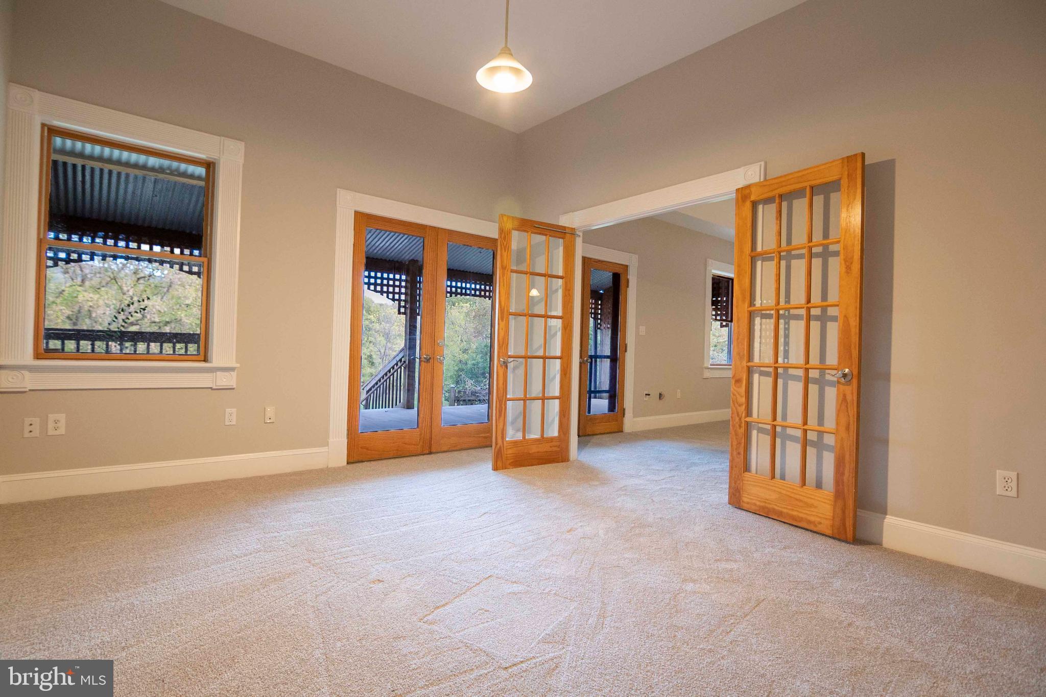 THUNDERBIRD FARM - Residential