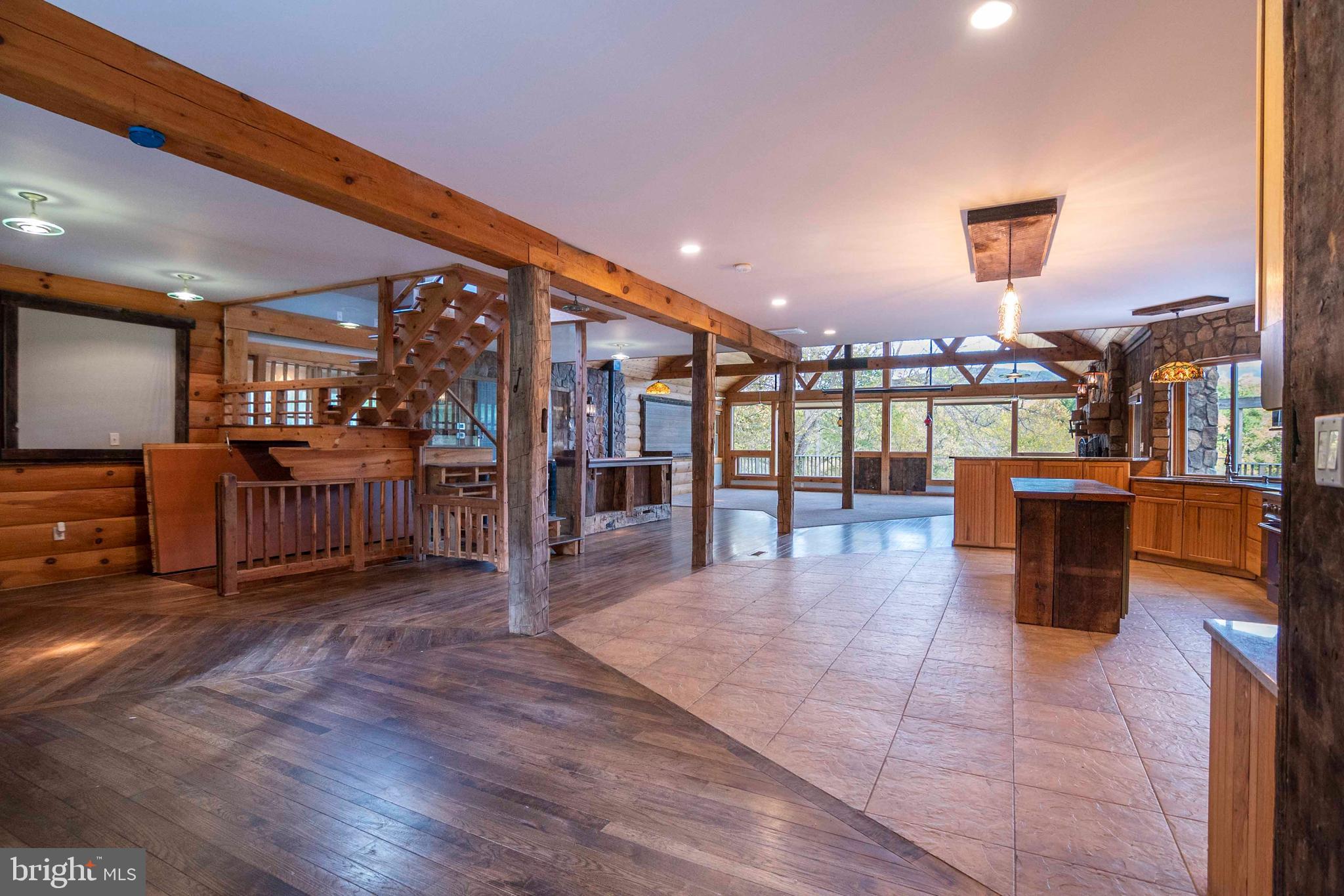 THUNDERBIRD FARM - Residential