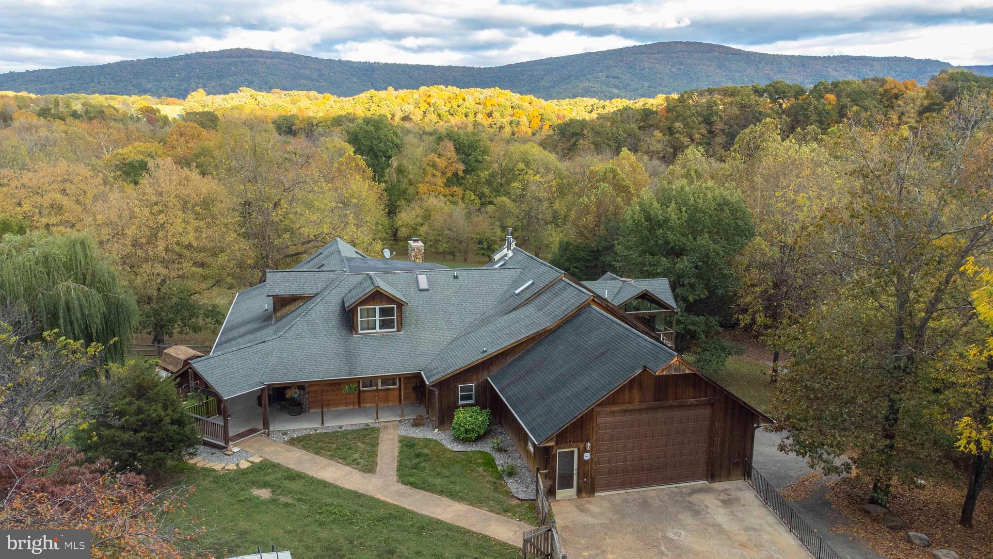 THUNDERBIRD FARM - Residential