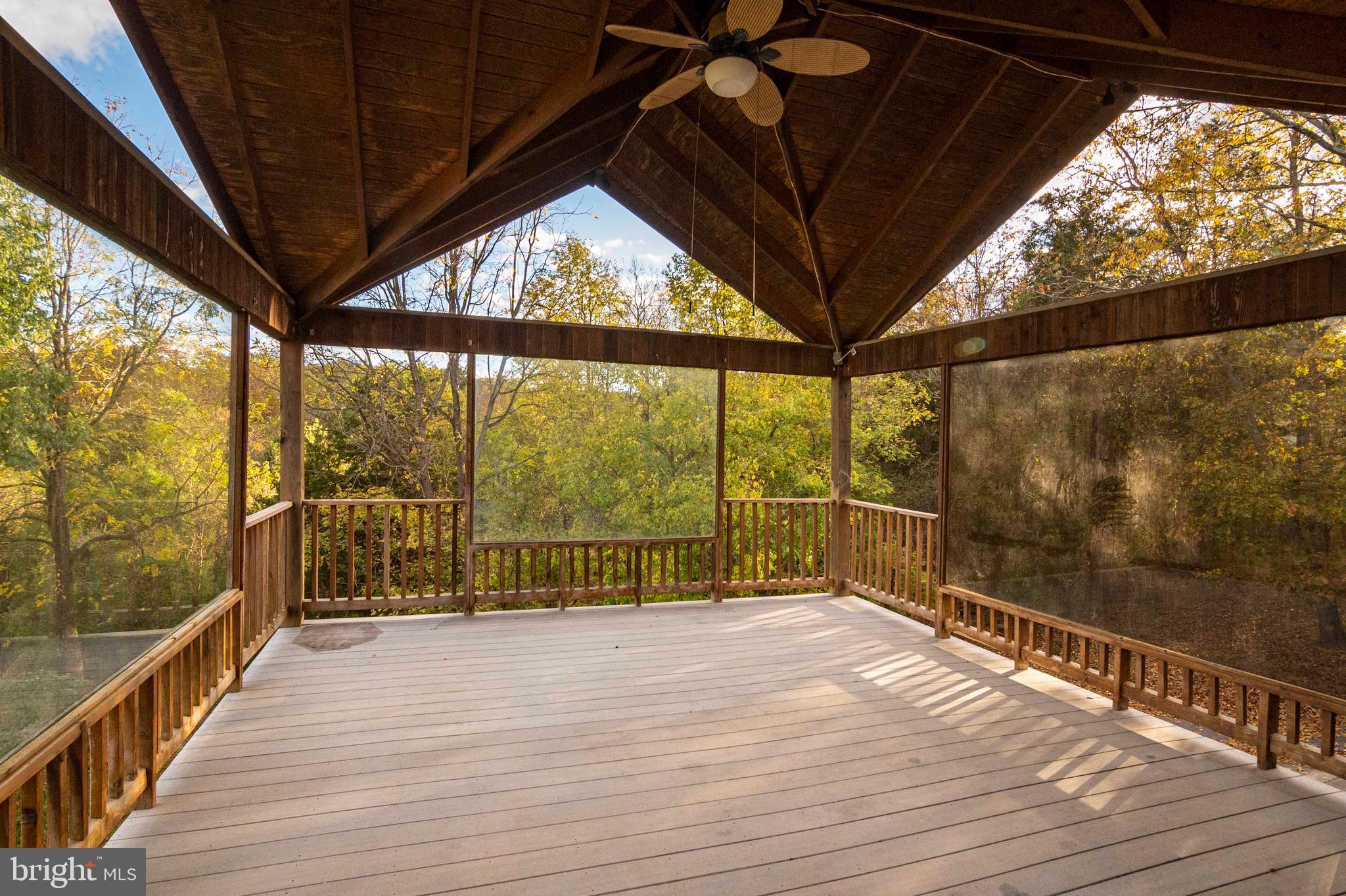 THUNDERBIRD FARM - Residential