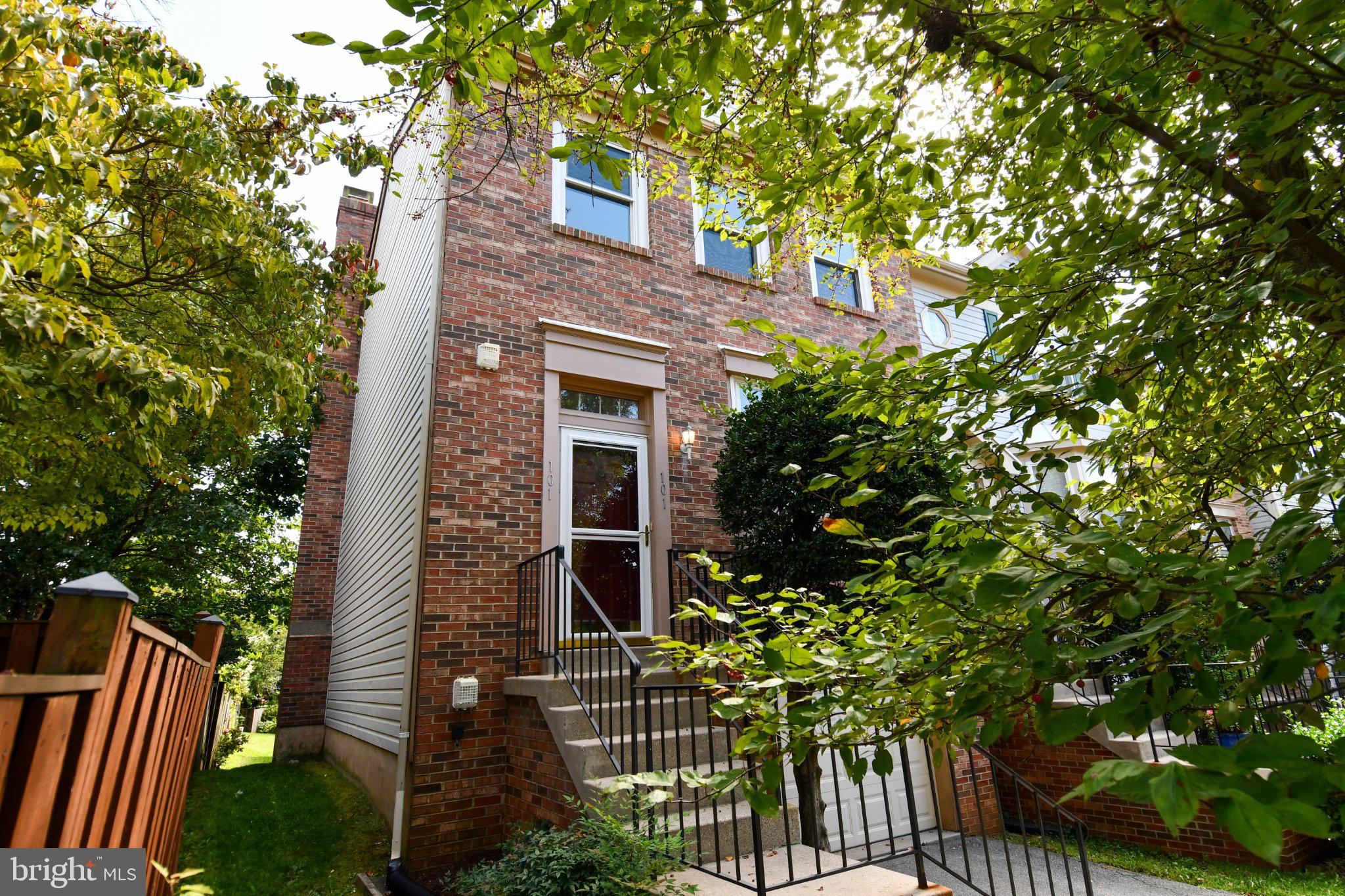 101 SMOOTHLEAF LANE