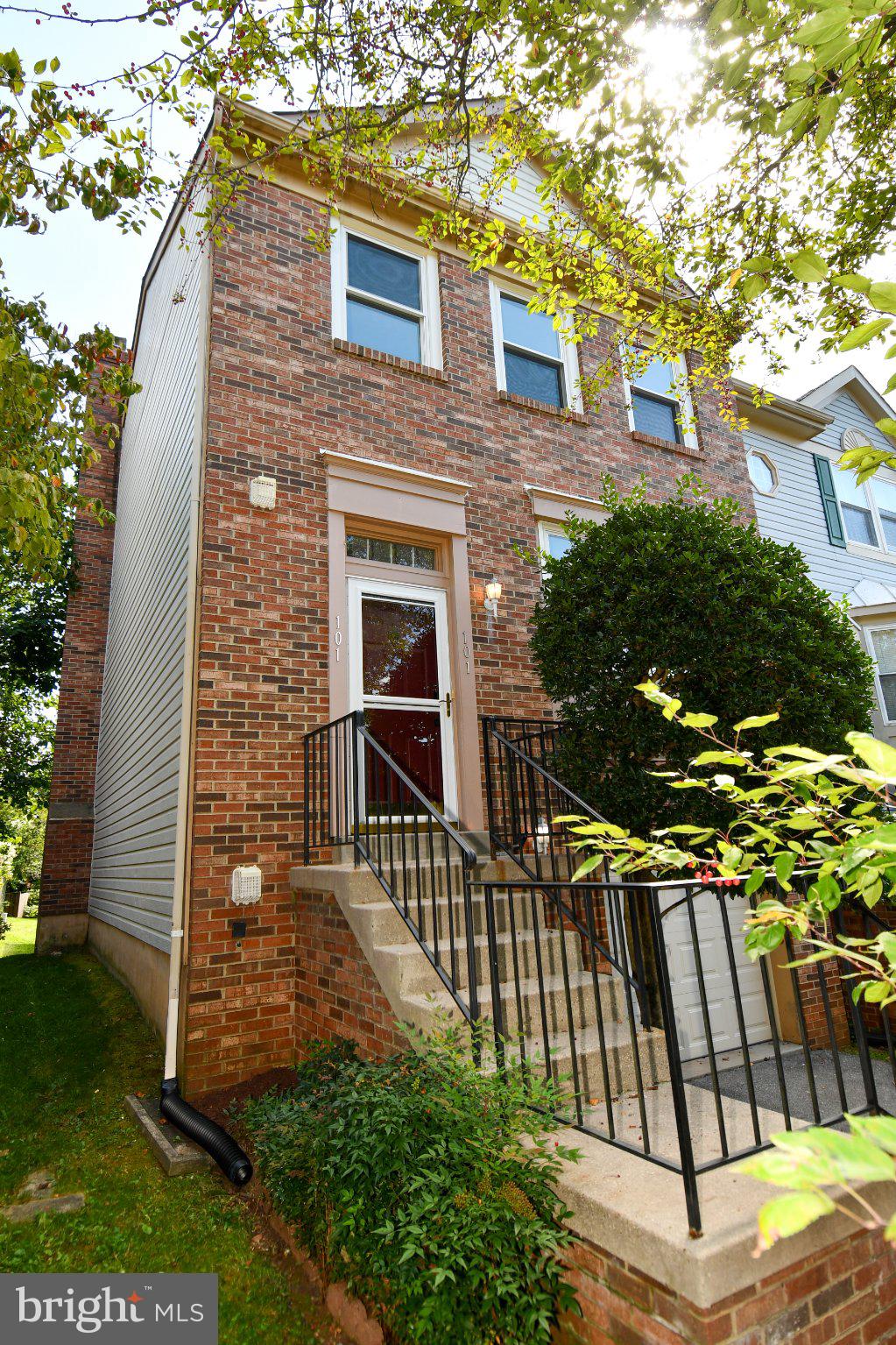 101 SMOOTHLEAF LANE