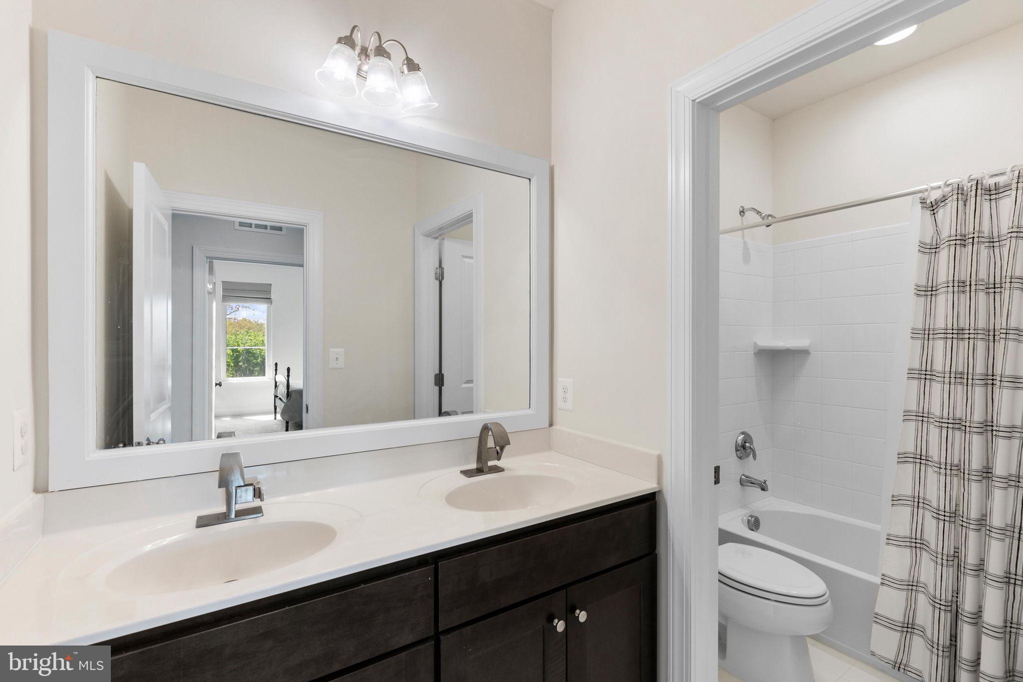 GARDEN DISTRICT AT BRAMBLETON TOWN CENTER - Residential