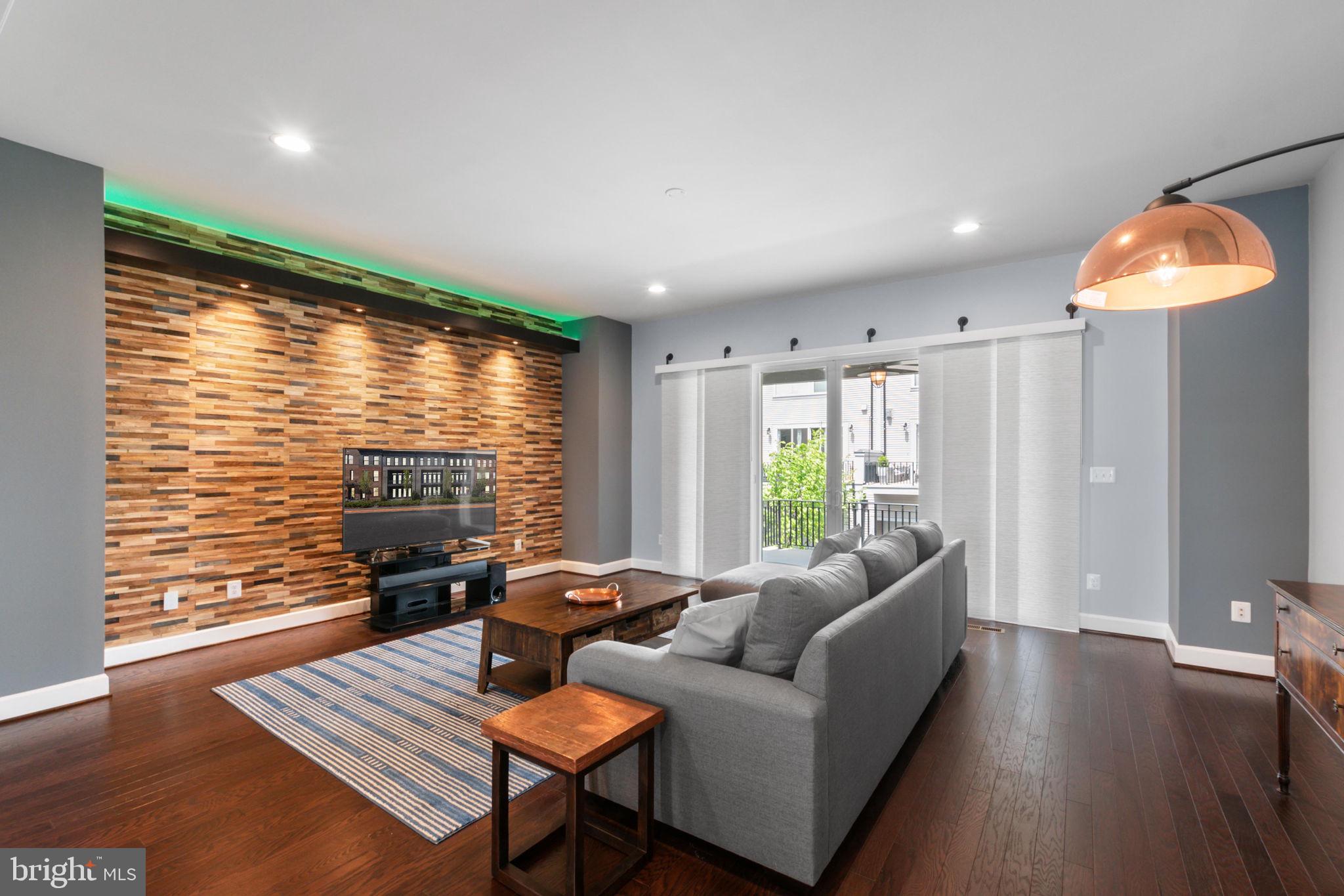 GARDEN DISTRICT AT BRAMBLETON TOWN CENTER - Residential