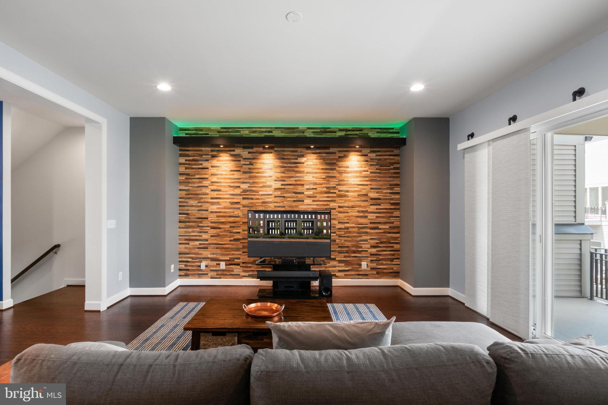 GARDEN DISTRICT AT BRAMBLETON TOWN CENTER - Residential